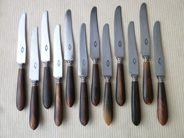 Box of 12 old cheese knives Stainless steel and bovine horn 202