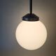 Suspension globe en verre opalin
