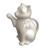 Small teapot in the shape of a cat