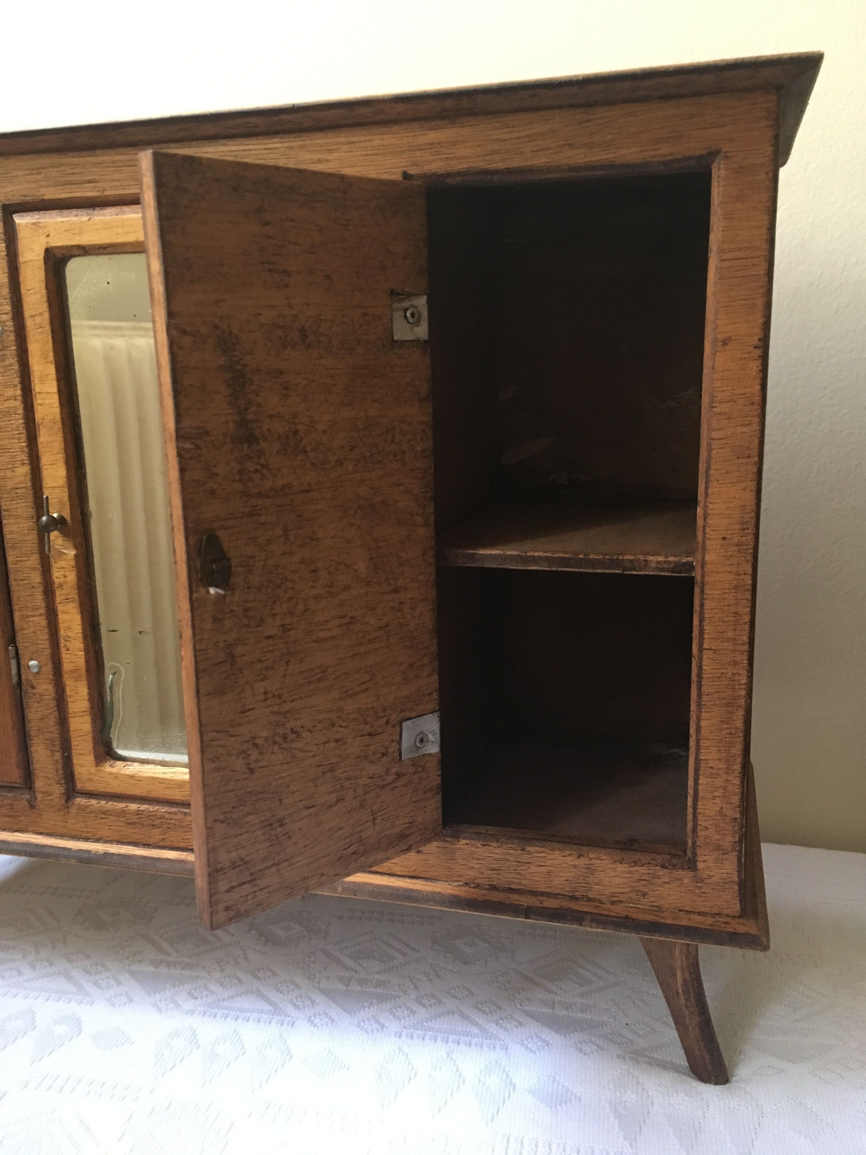 Doll cabinet 3 wooden doors with mirror