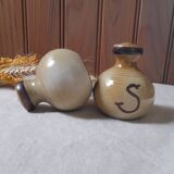 Salière et poivrière en grès vintage, signature à identifier