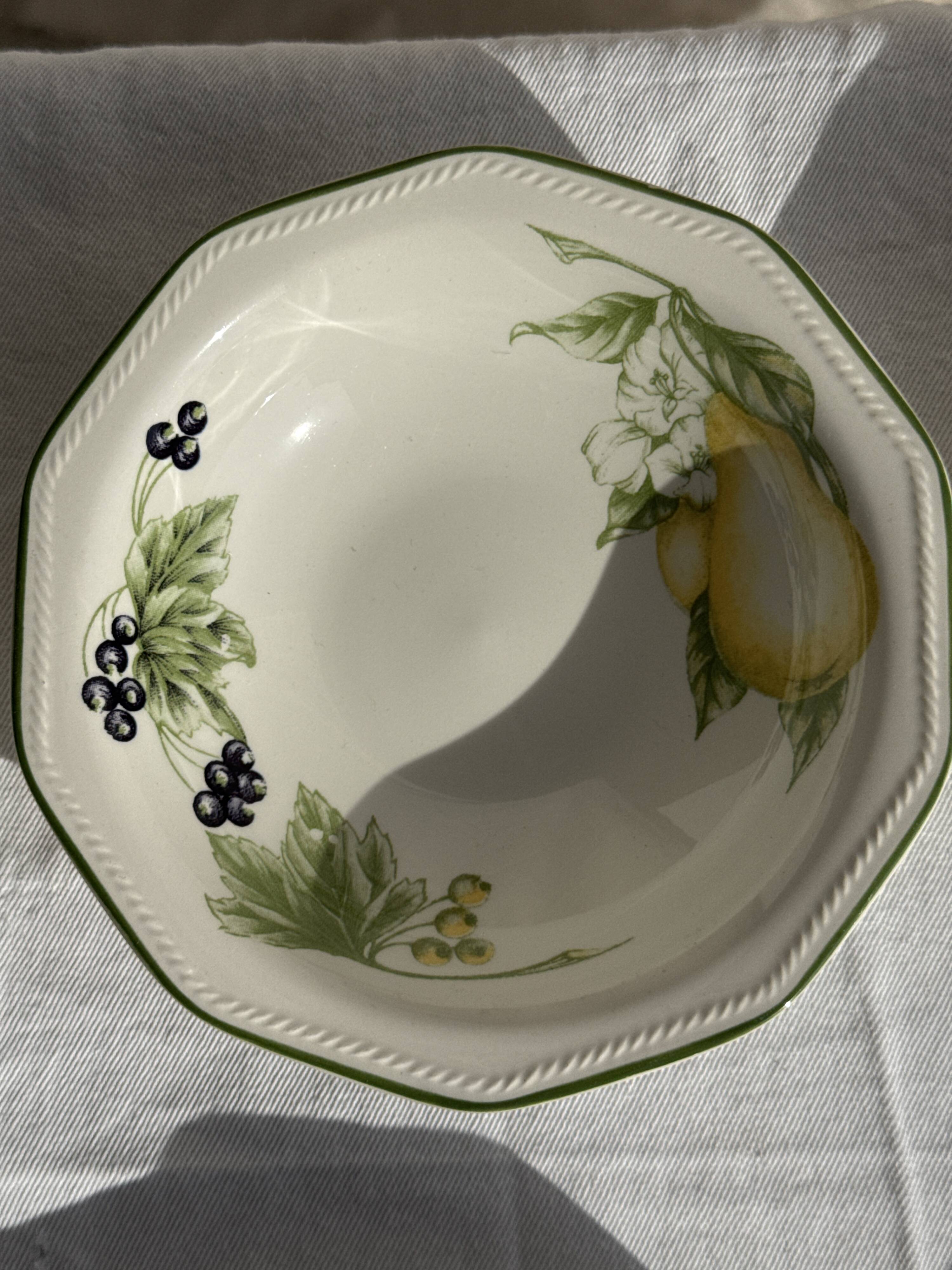 Set of 11 fruit-patterned bowls The Chartwell Collection England D17