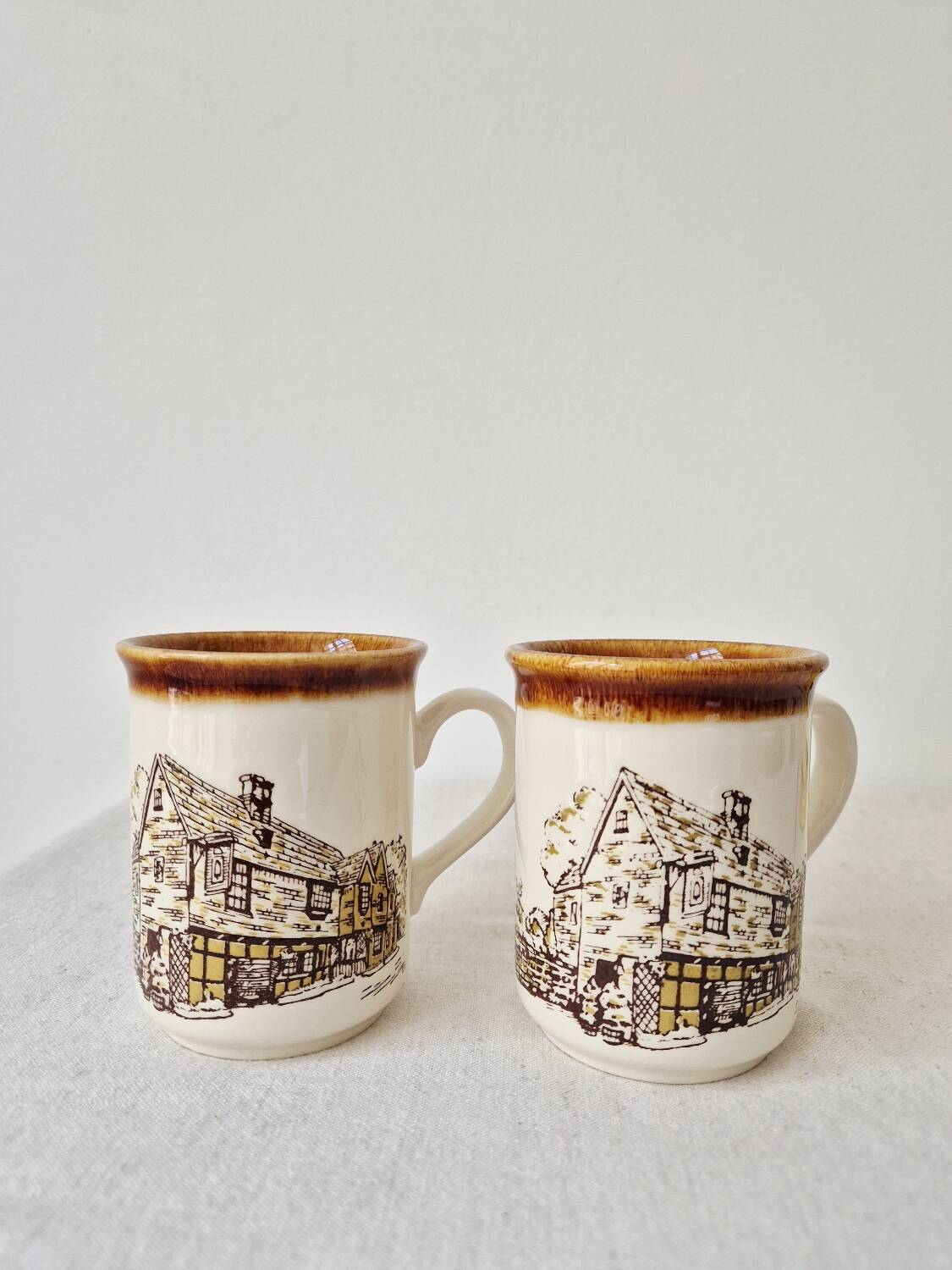 Set of 2 vintage mugs "Old English Cottage" - Staffordshire