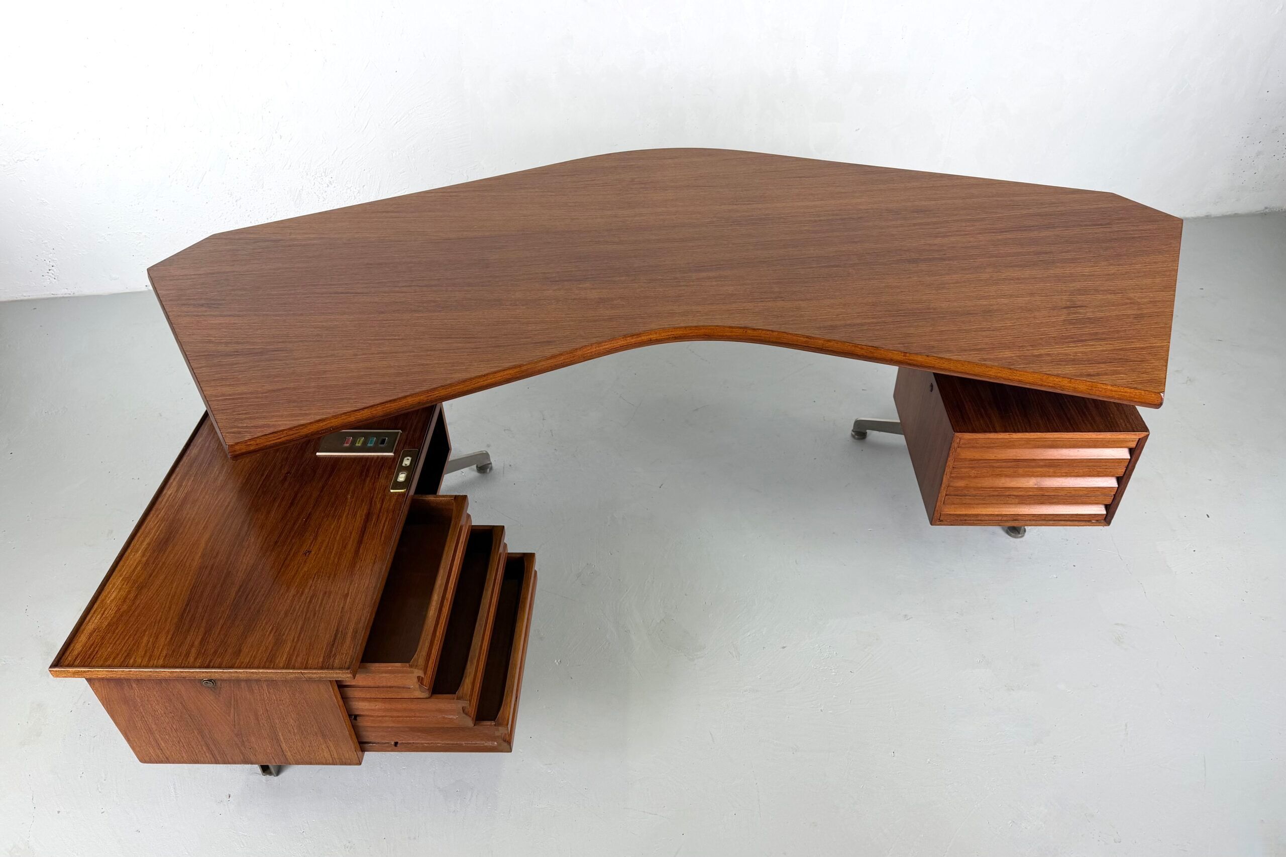 Executive desk T96 by Osvaldo Borsani for Tecno – 1960s