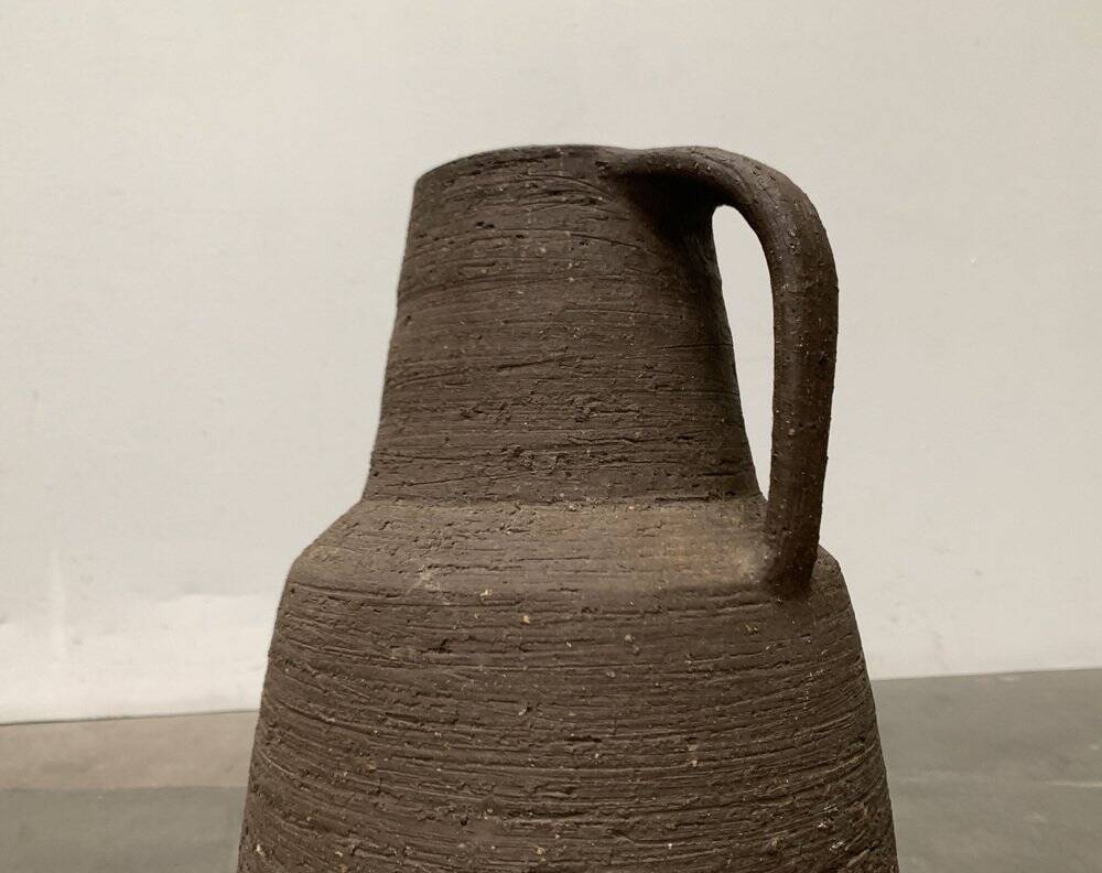 Brutalist German vase on a mid-century stand by Krösselbach Keramik, 1960s.