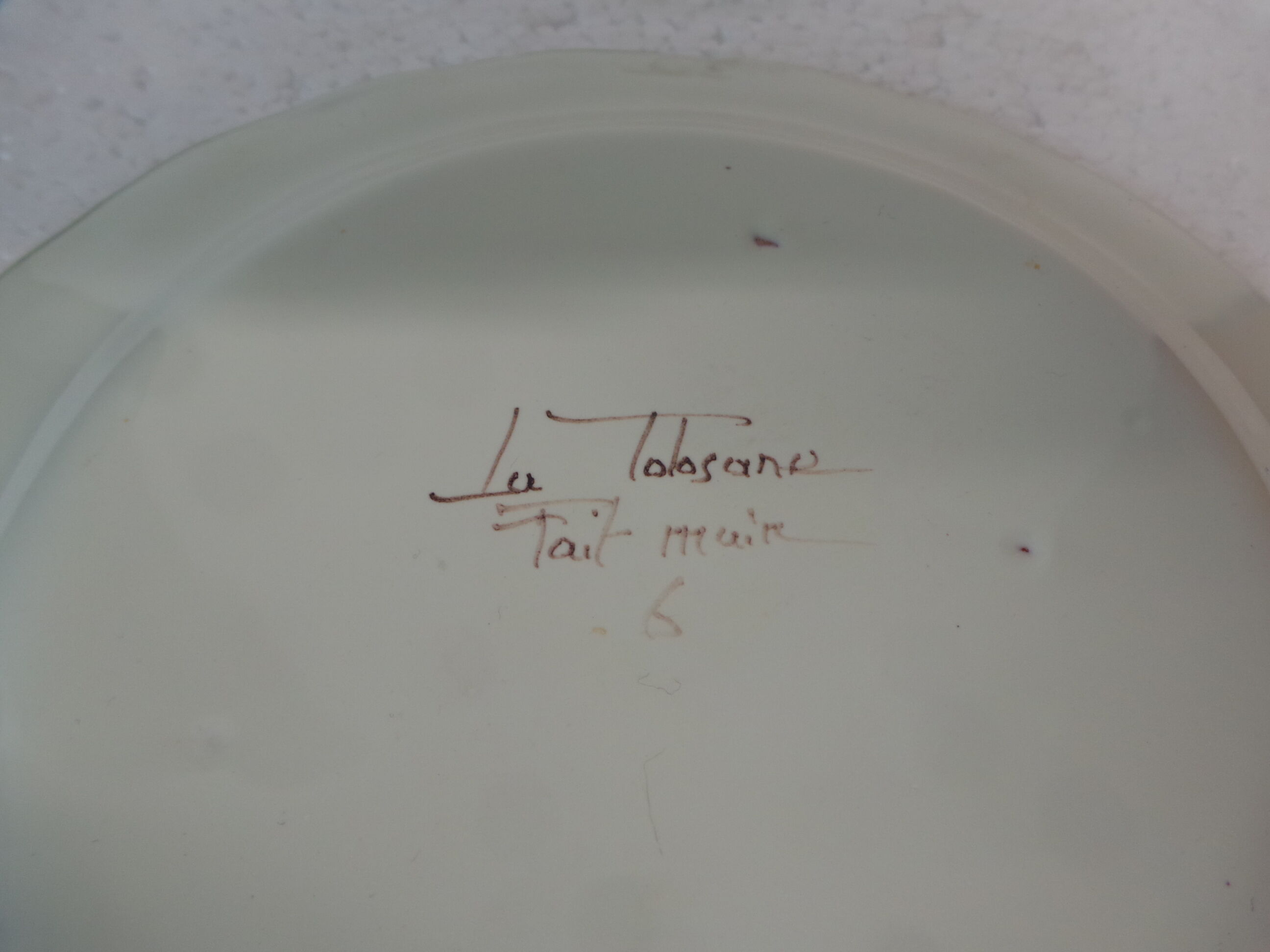 Decorative plate handmade Tolosane with bird decoration