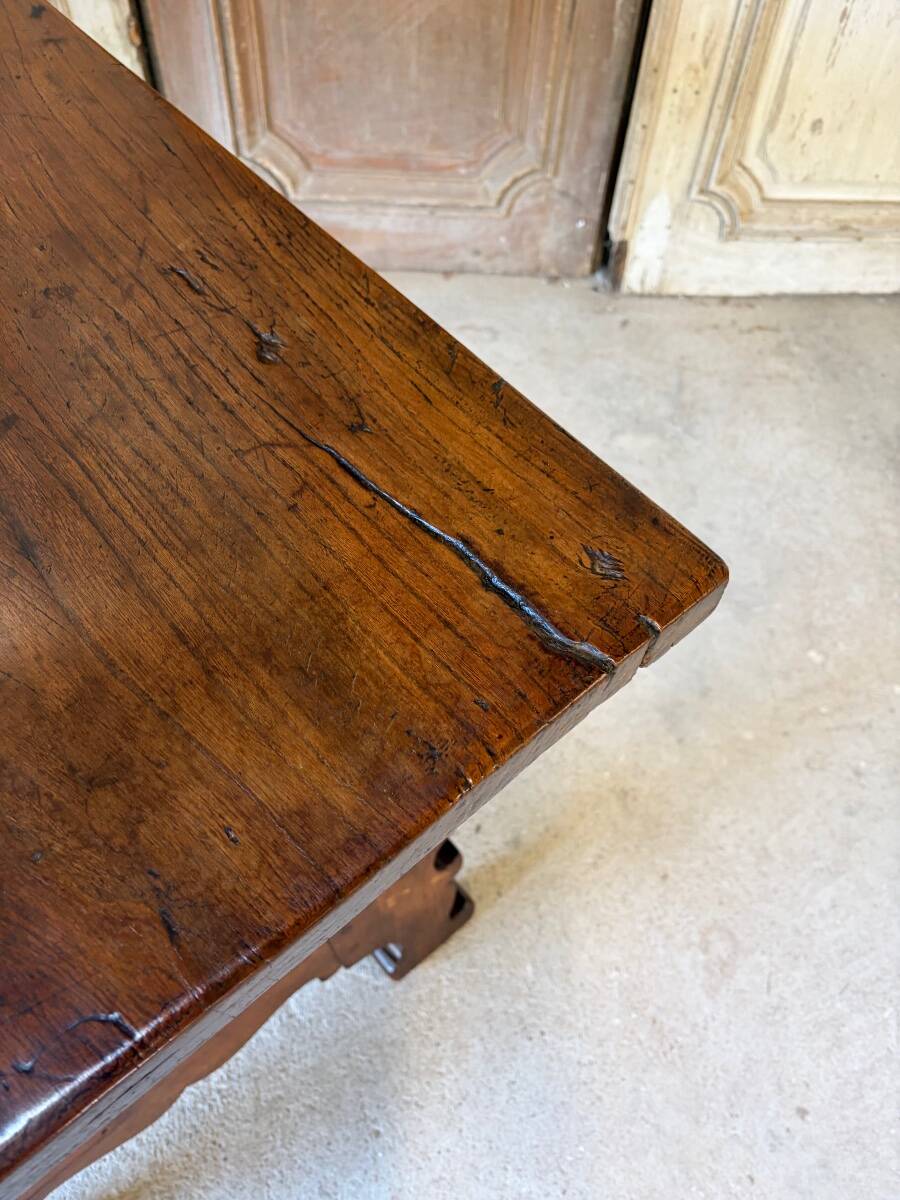 Table espagnole époque 20e siècle