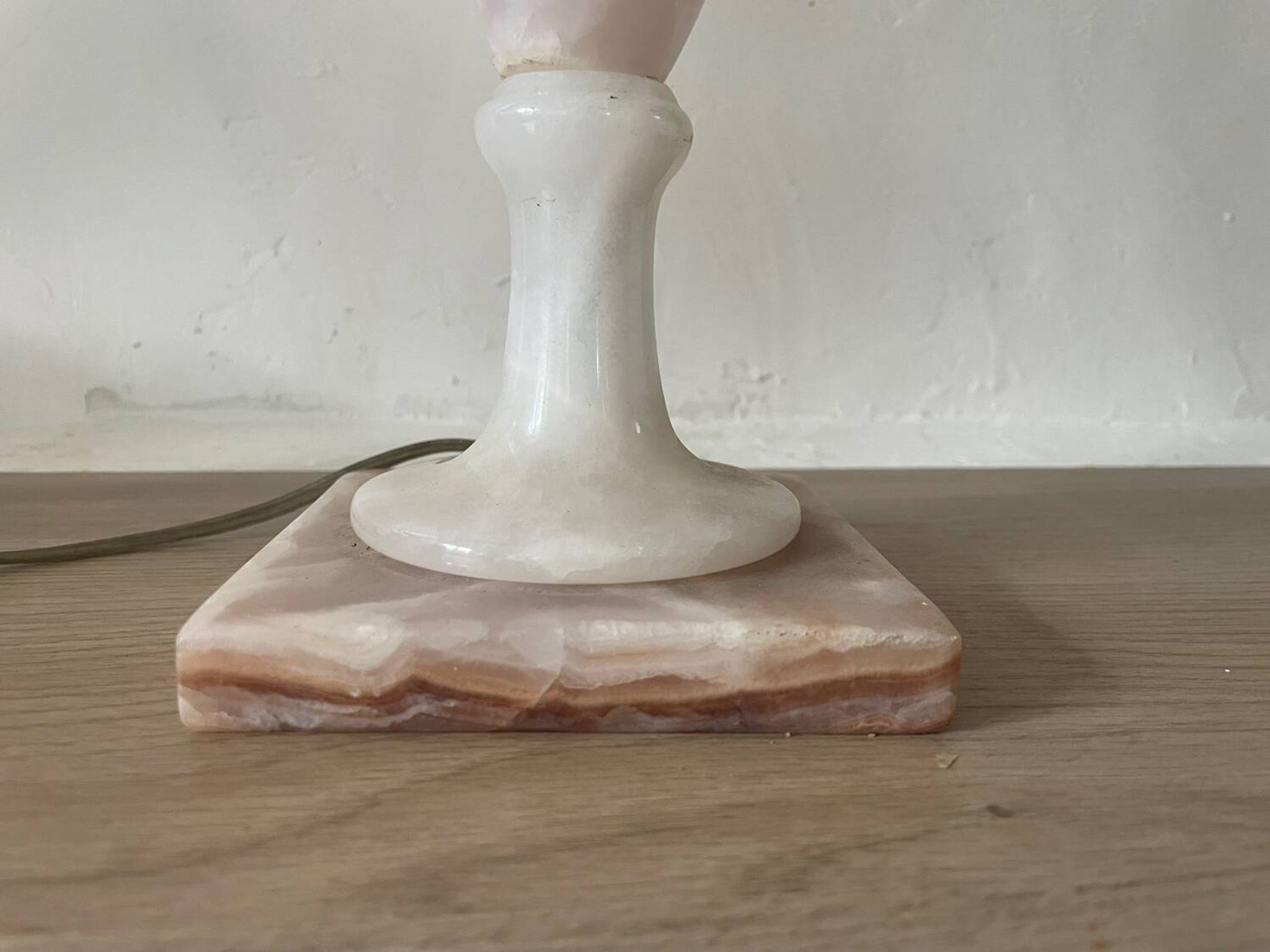 Pied de lampe en onyx rose et blanc