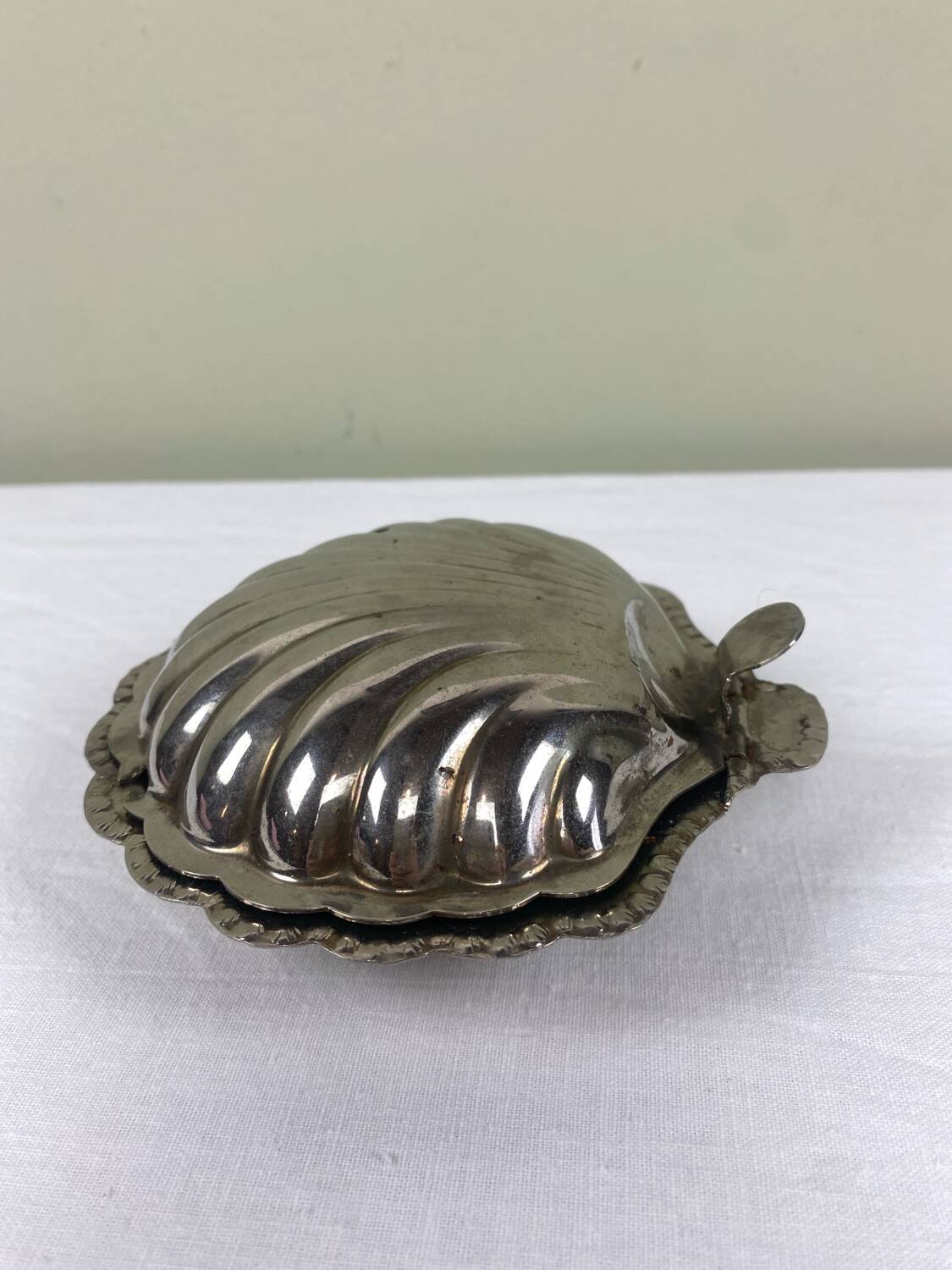 Scallop butter dish