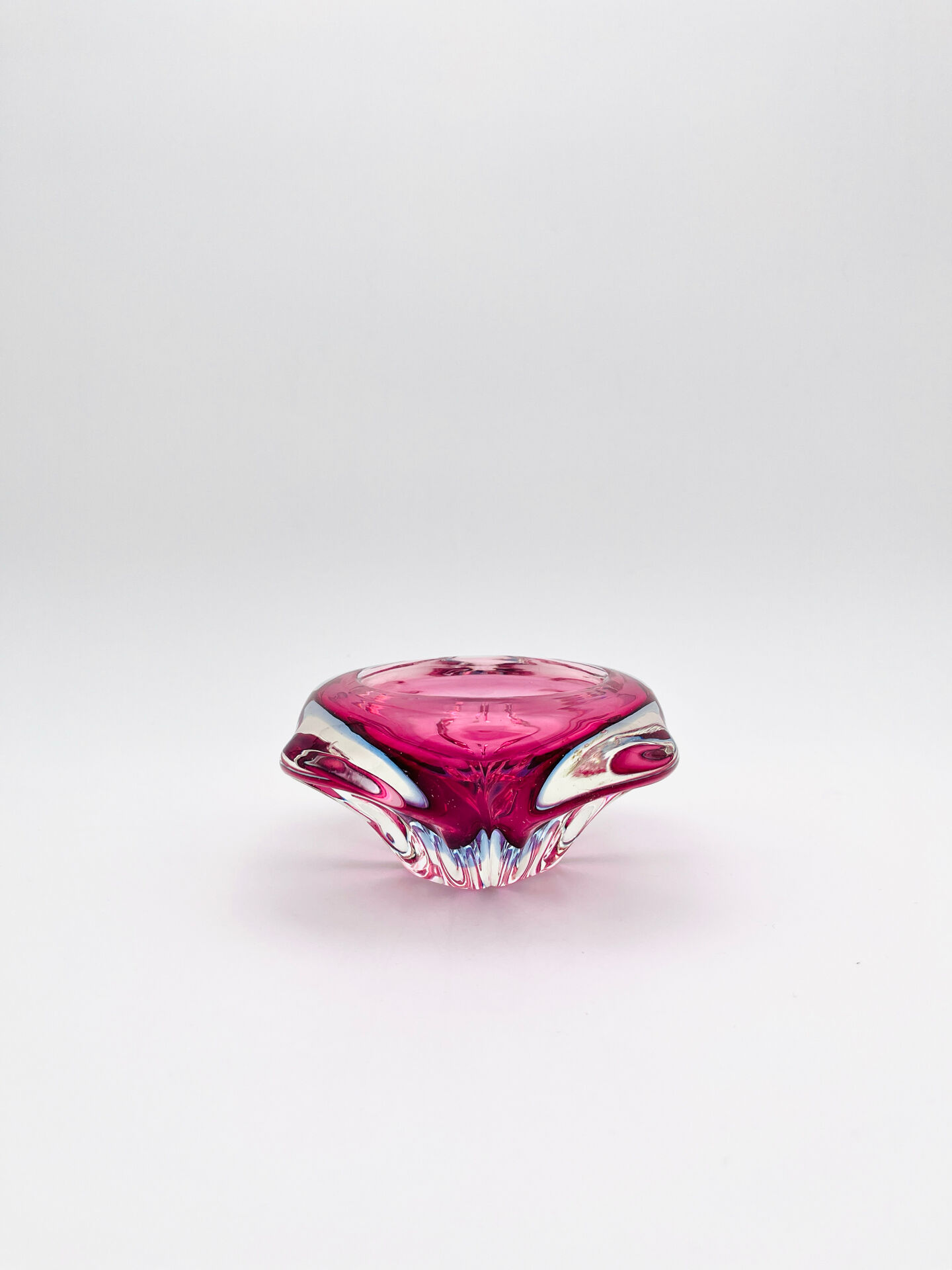 Bohême Crystal Pocket Bowl Hospodka Raspberry and Blue Reflections 1960