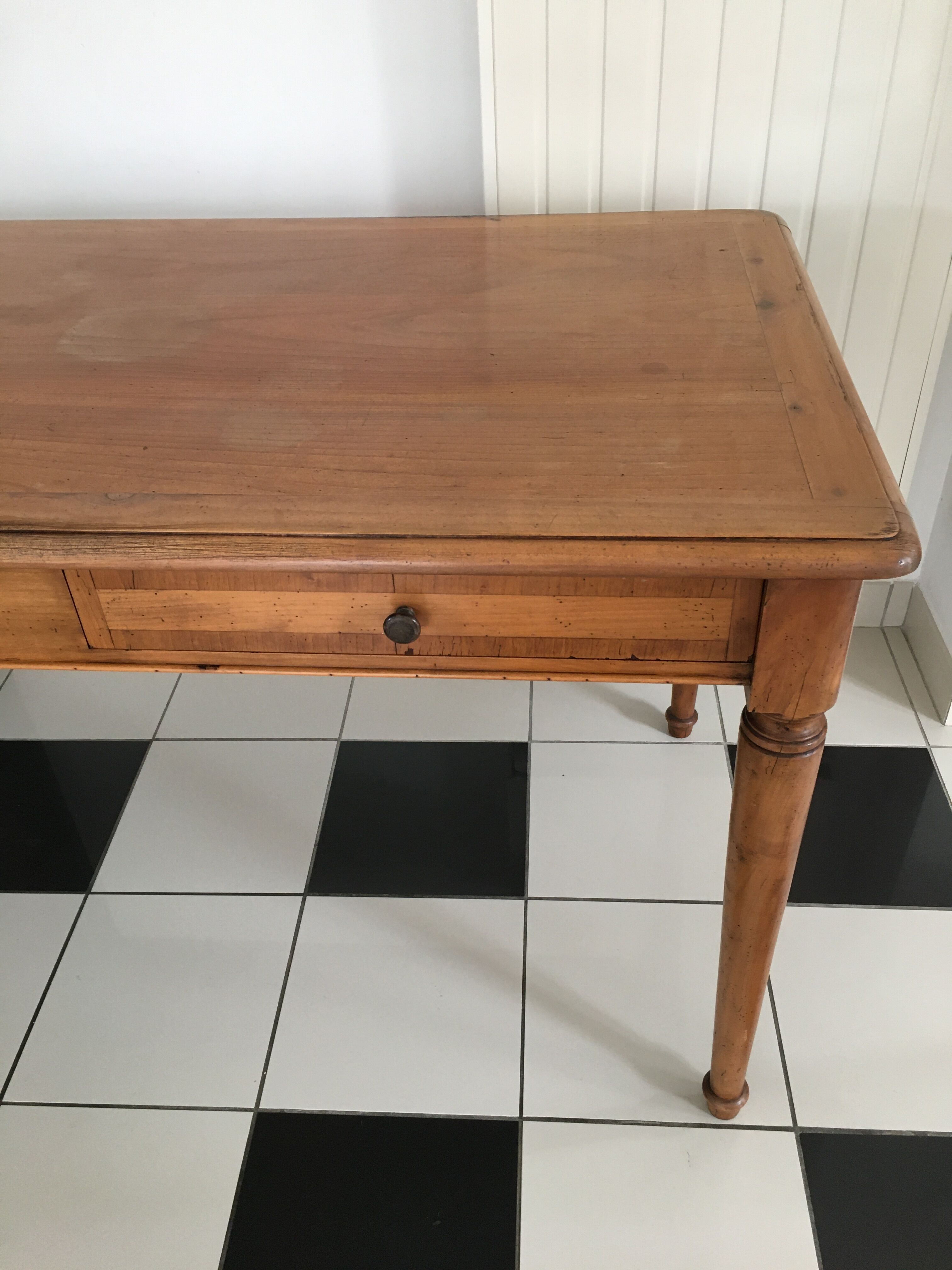 Wooden desk 2 drawers