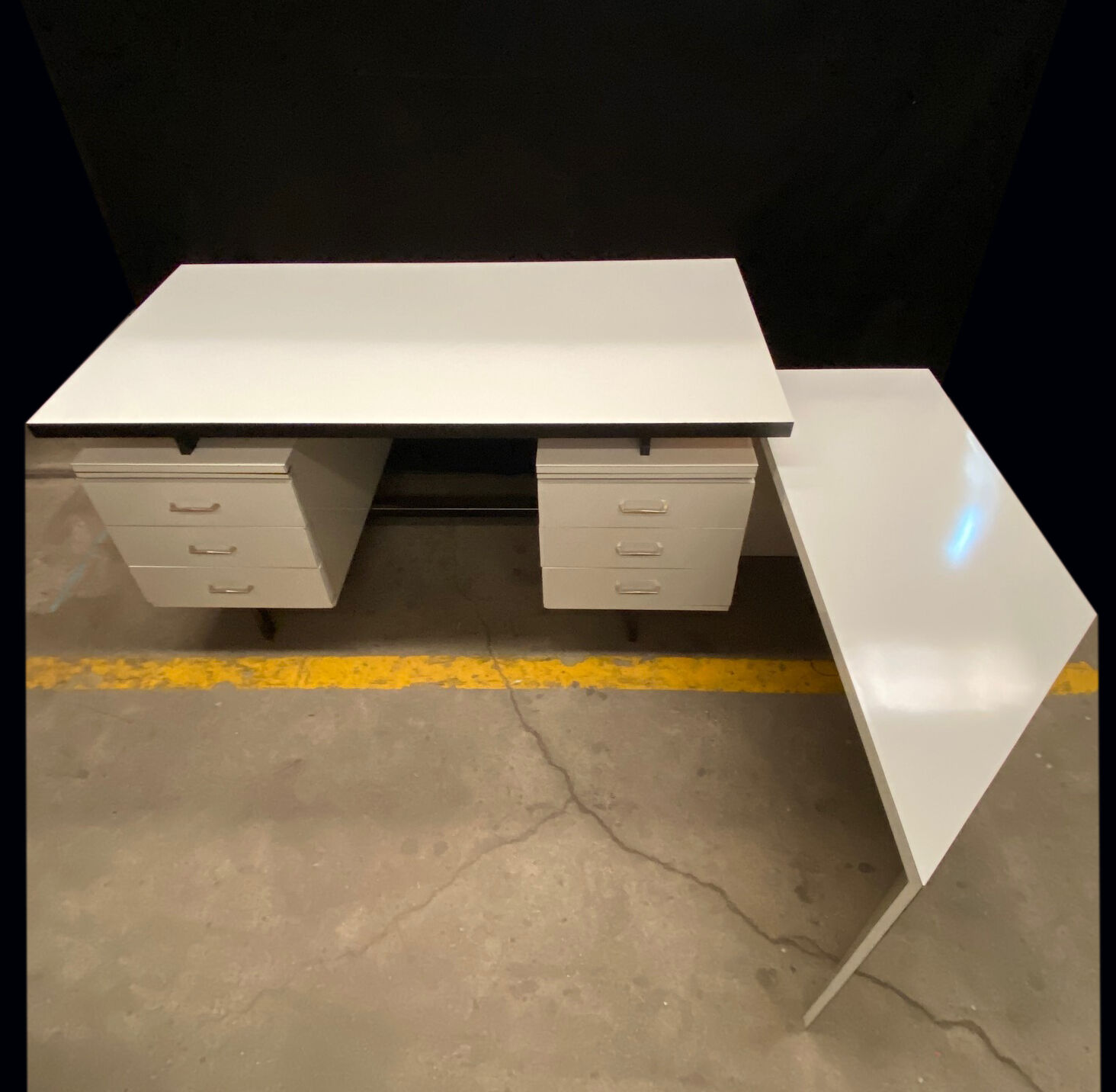 Back office or white startified console