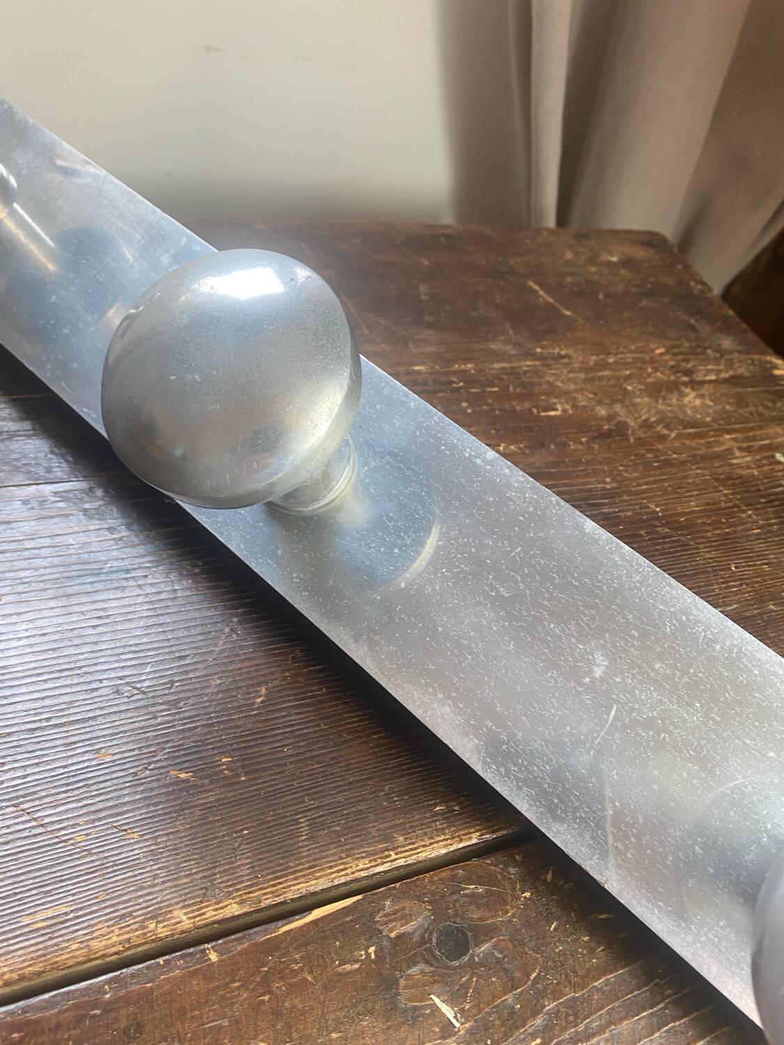 Patère en bois et aluminium