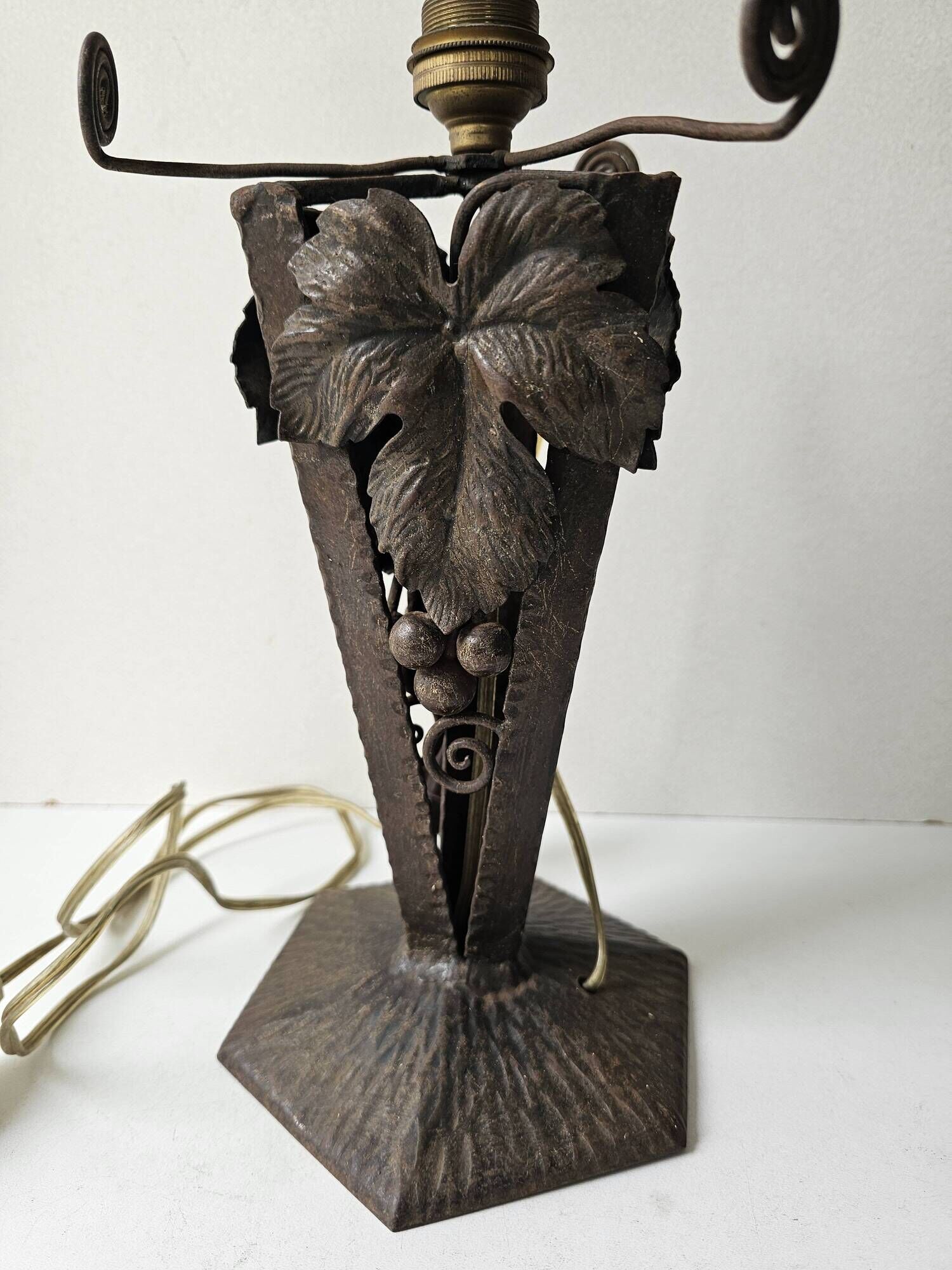 Antique lamp base in wrought iron with leaf motif in Art Deco style from the 1930s.