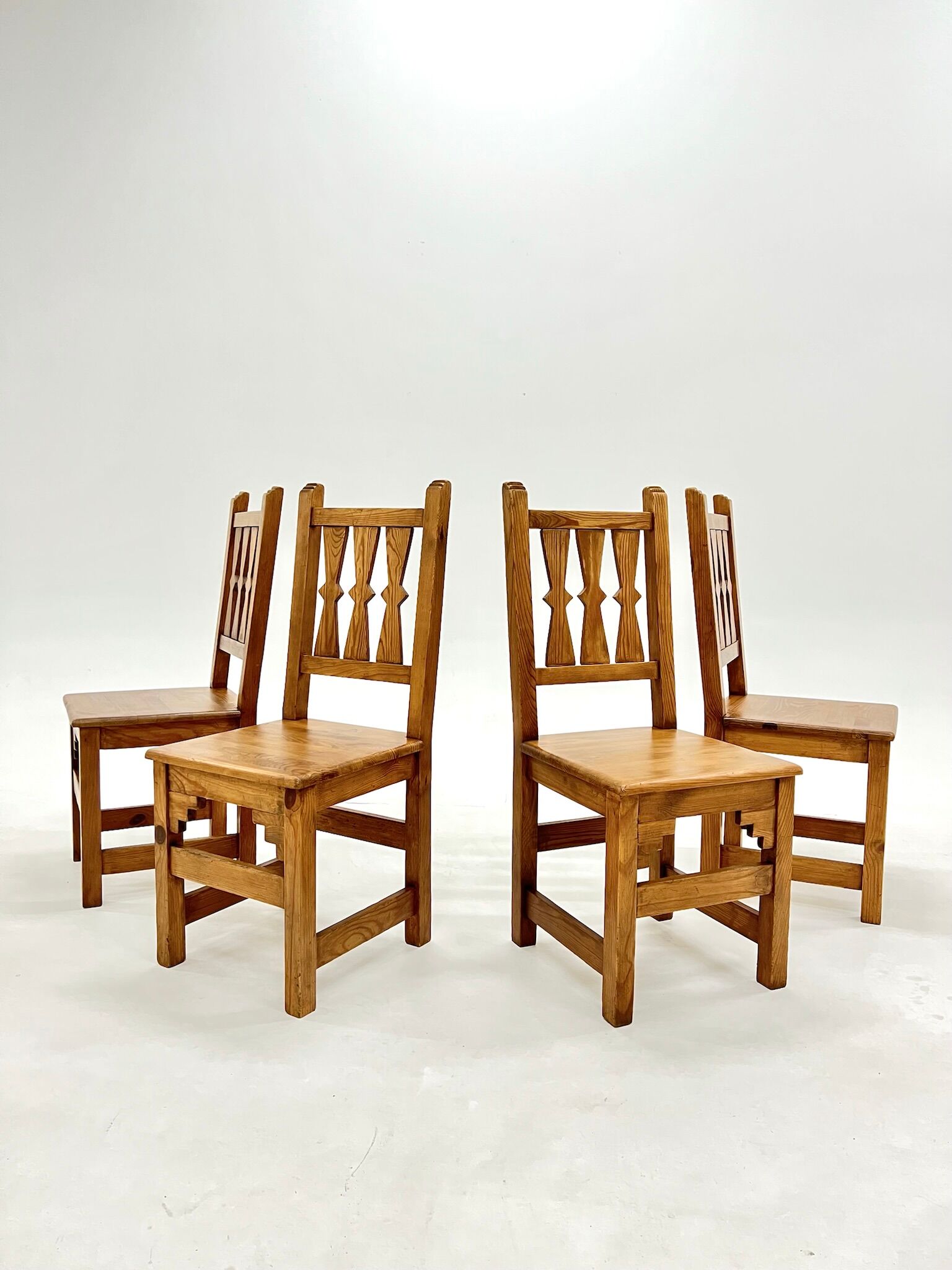 Set of 4 vintage wooden chairs