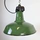 Lampe à suspension industrielle en émail vert, années 1960