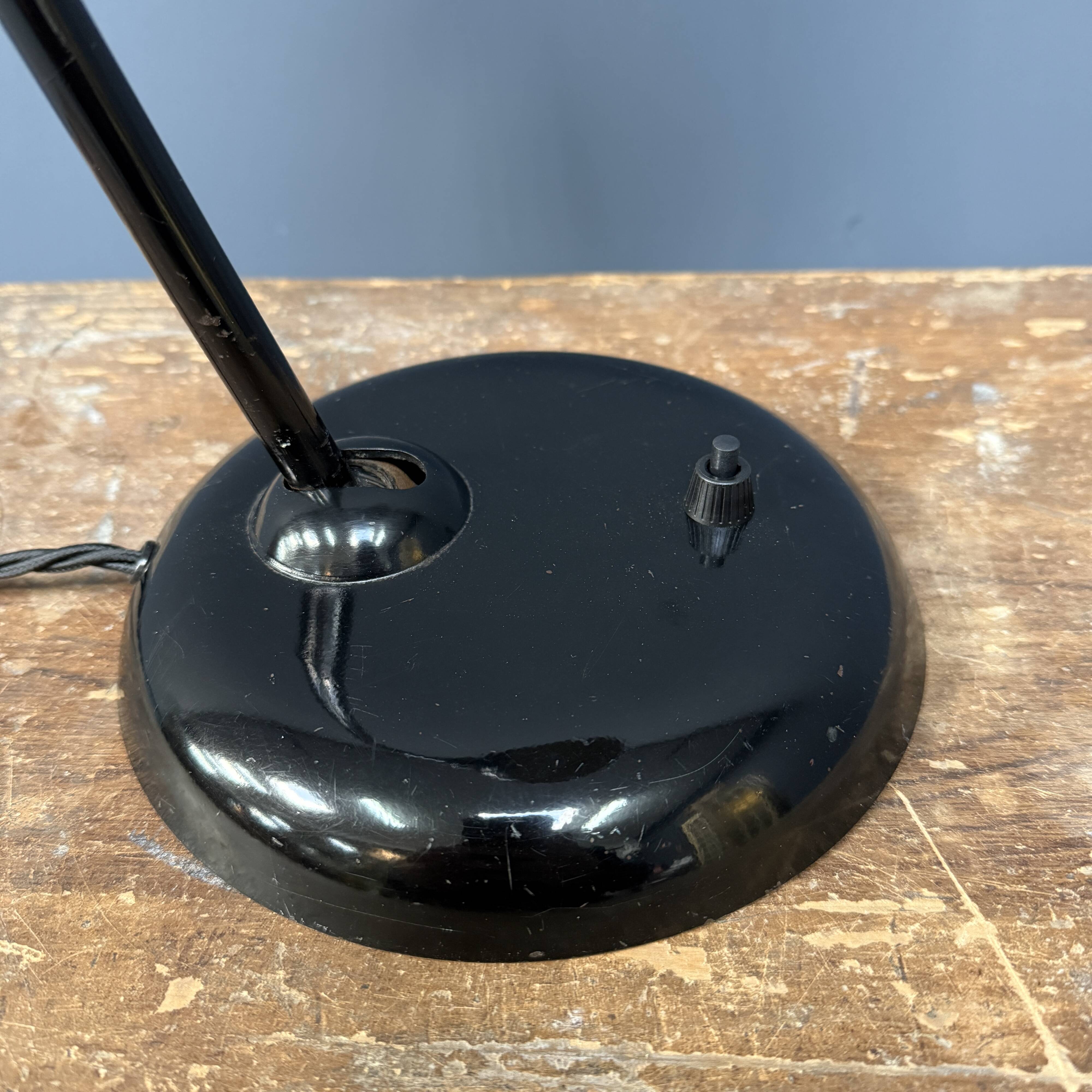 Lampe de bureau Bauhaus Kaiser Idell noire modèle 6556