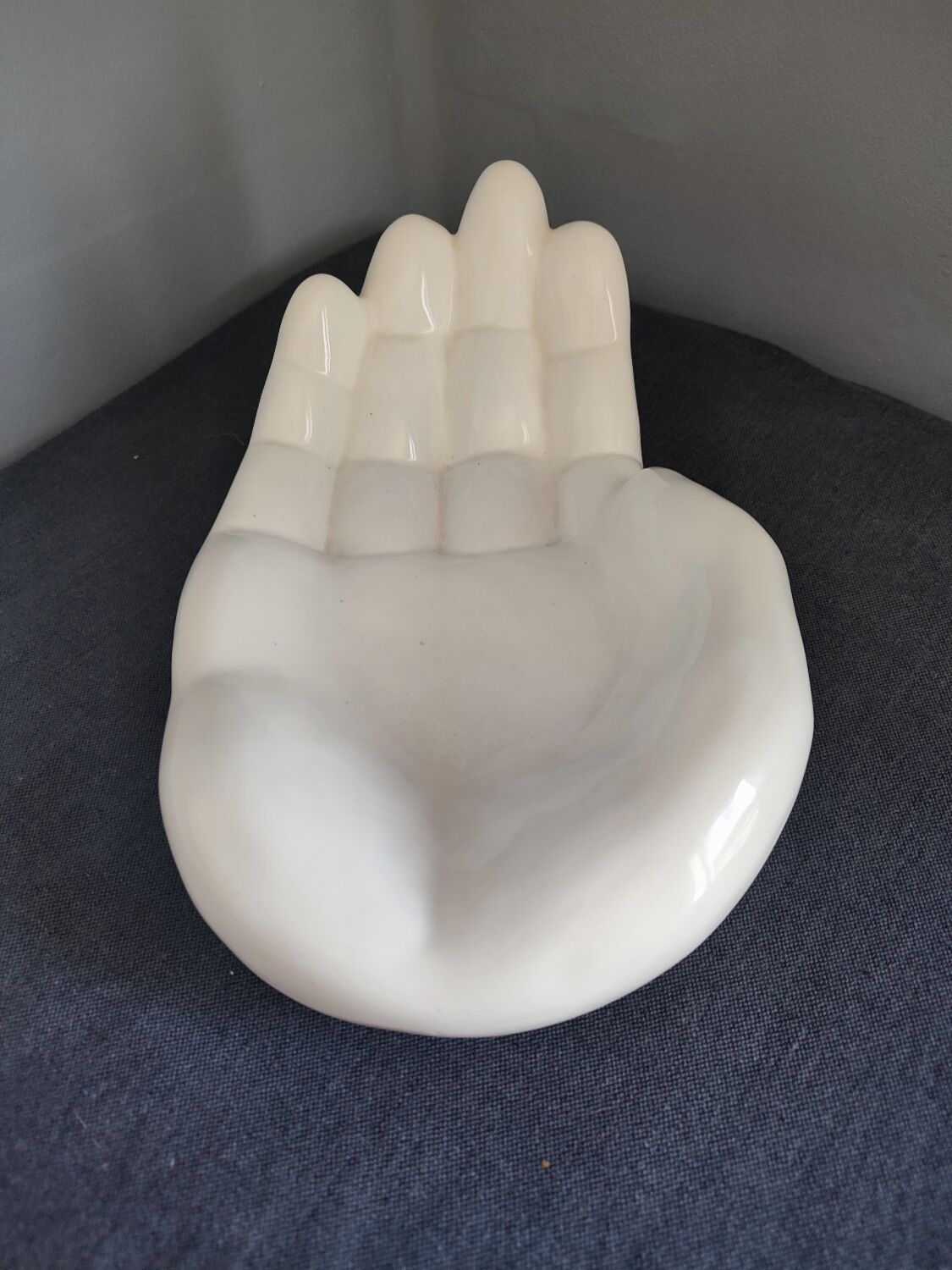 Empty hand ceramic pocket from the 80s