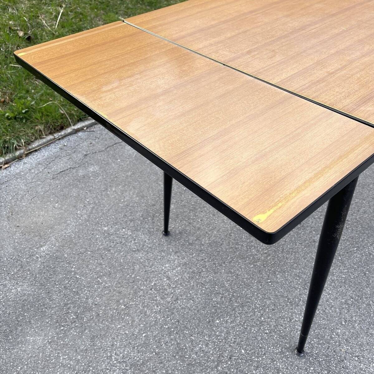 Italian dining table and 4 chairs by Salvarani, 1950s, set of 5.