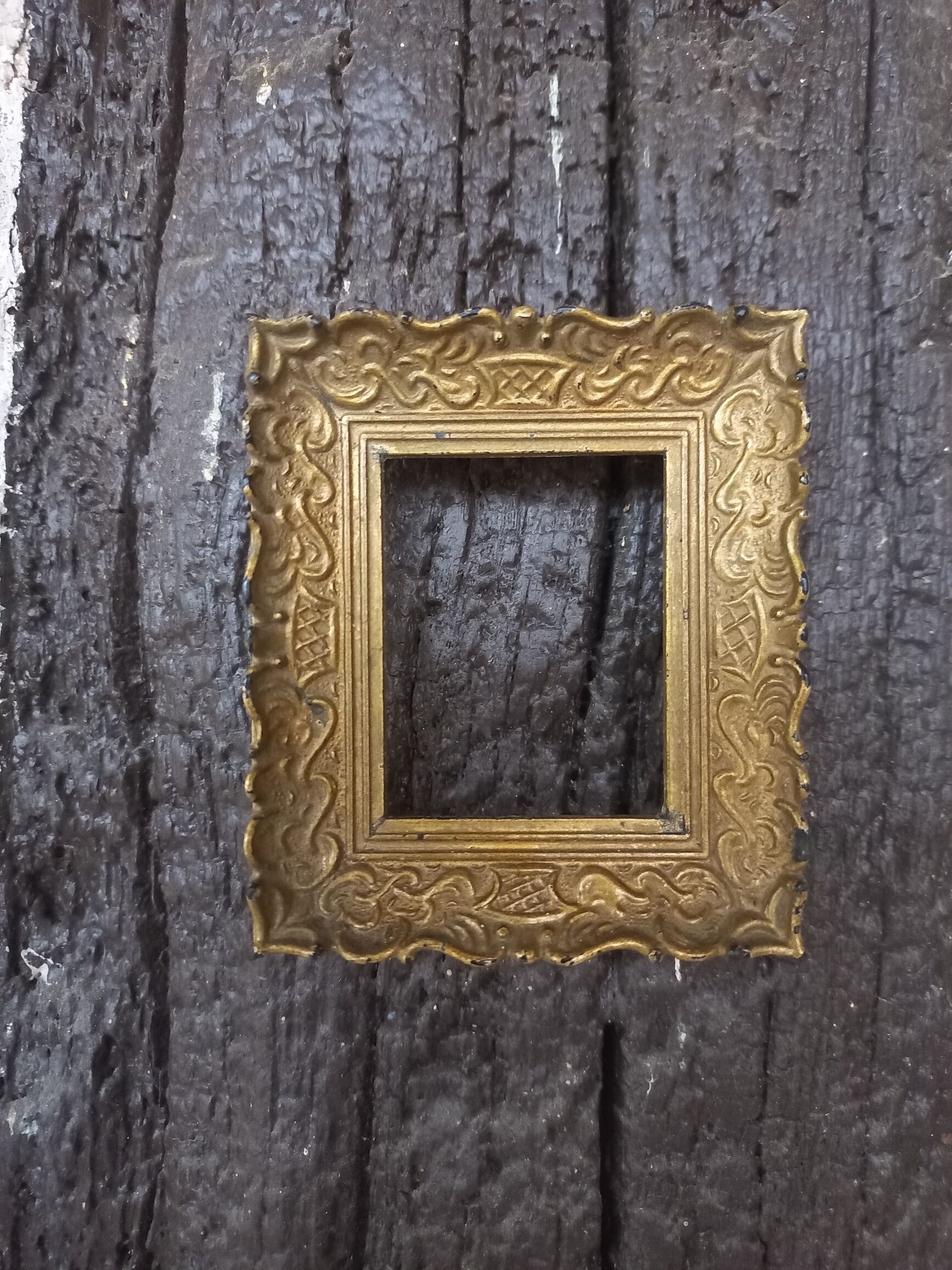 Golden frame 6x7cm