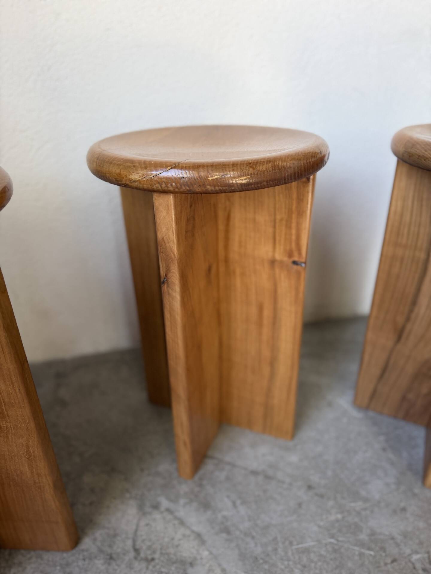 Set of 4 oak stools from the 1950s, constructivist style.