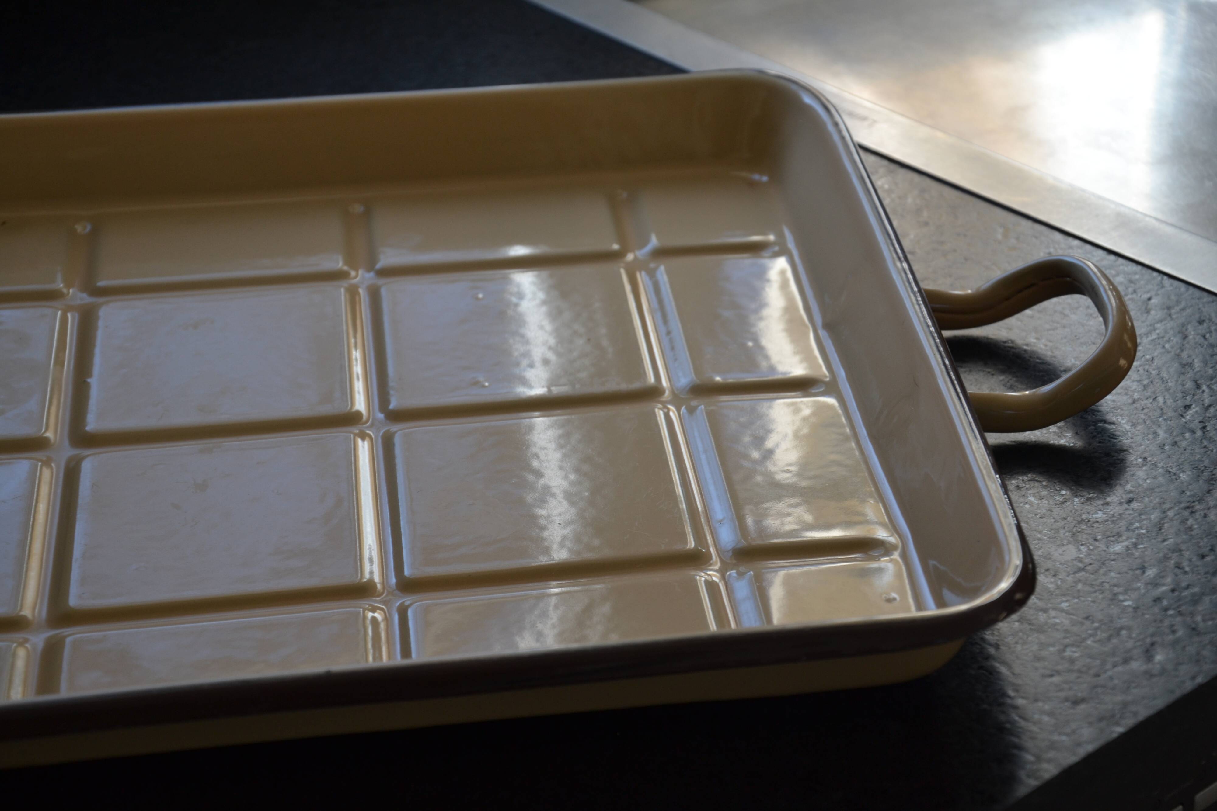 Vintage enamelled sheet metal tray