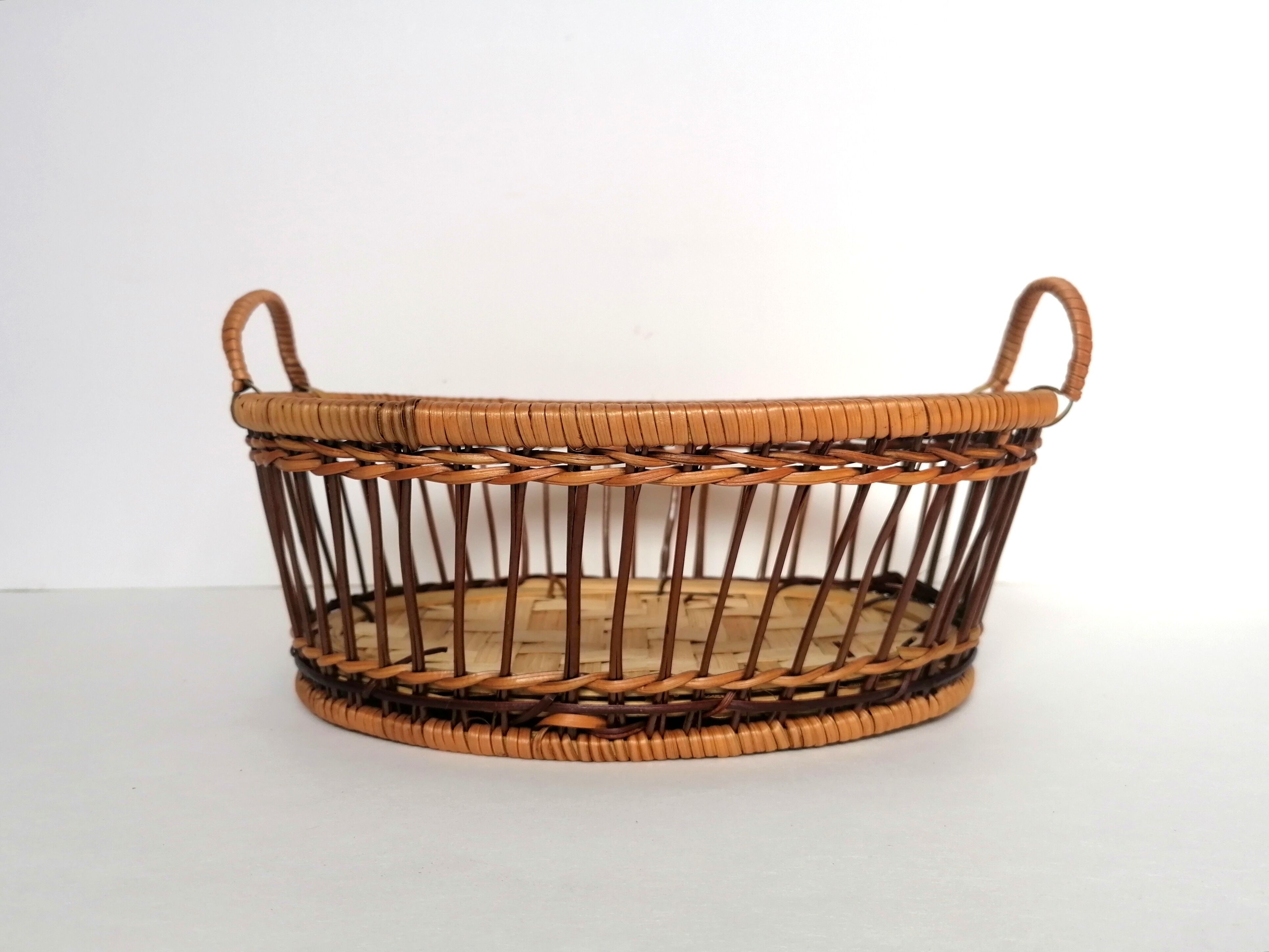 Wicker bread basket