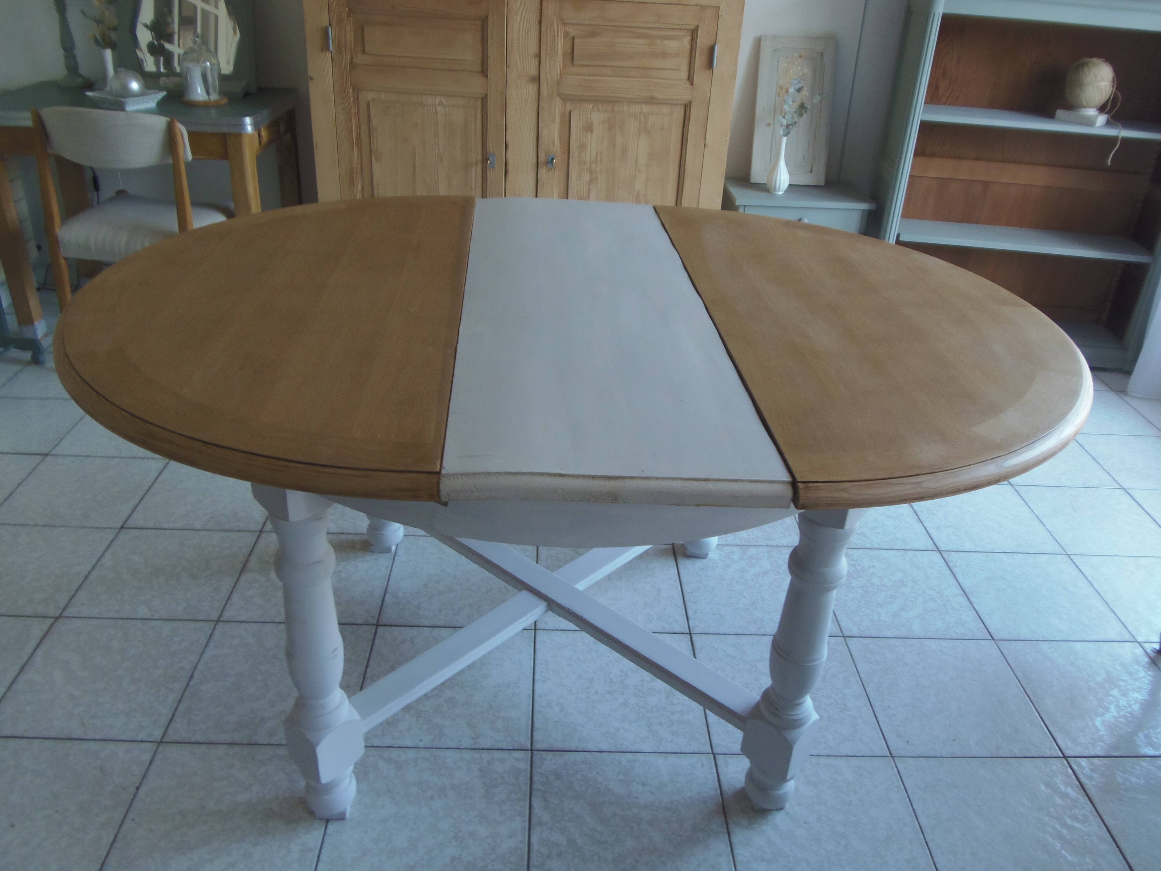 Round table with pearl gray patinated oak base, wooden top.