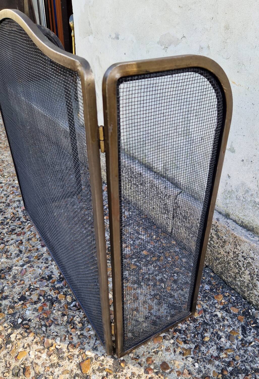 Pare feu contemporain en fonte