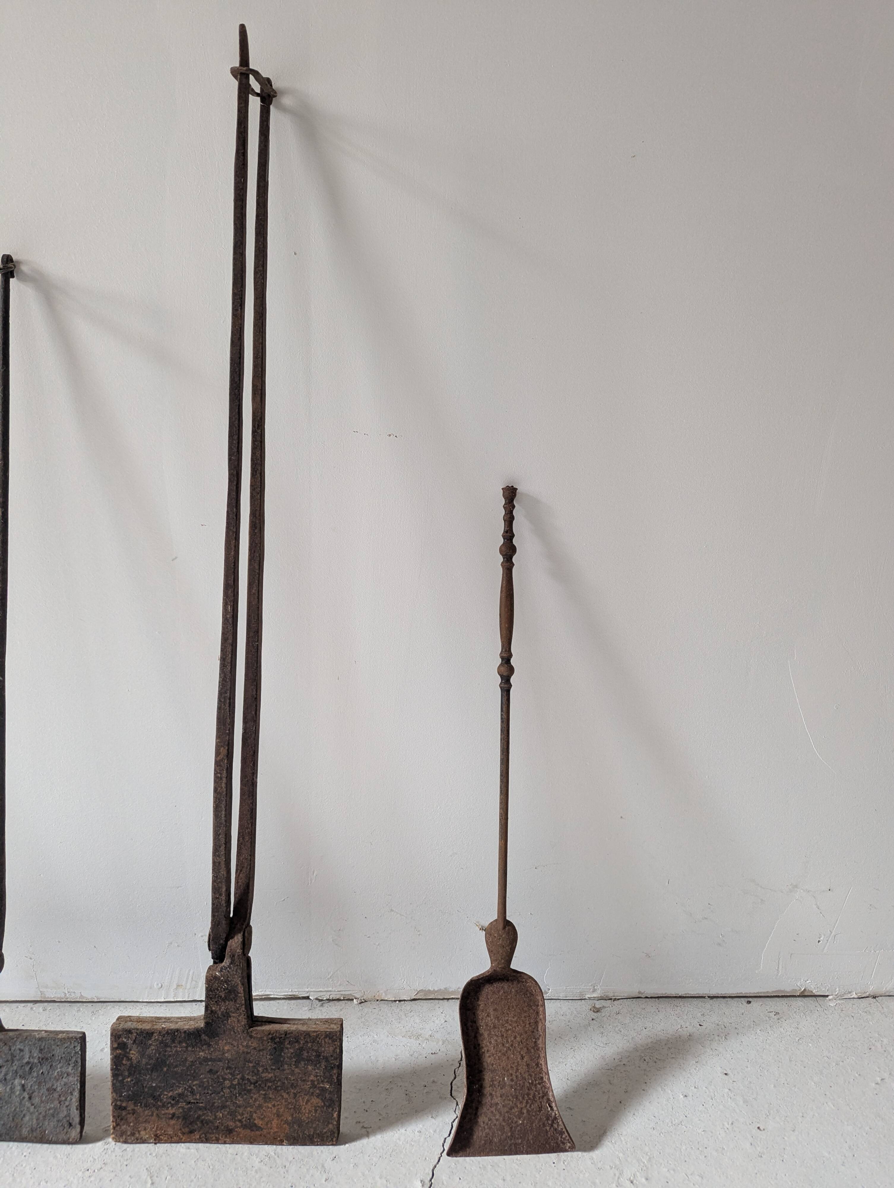 Set of antique fireplace accessories + 2 wrought iron waffle makers