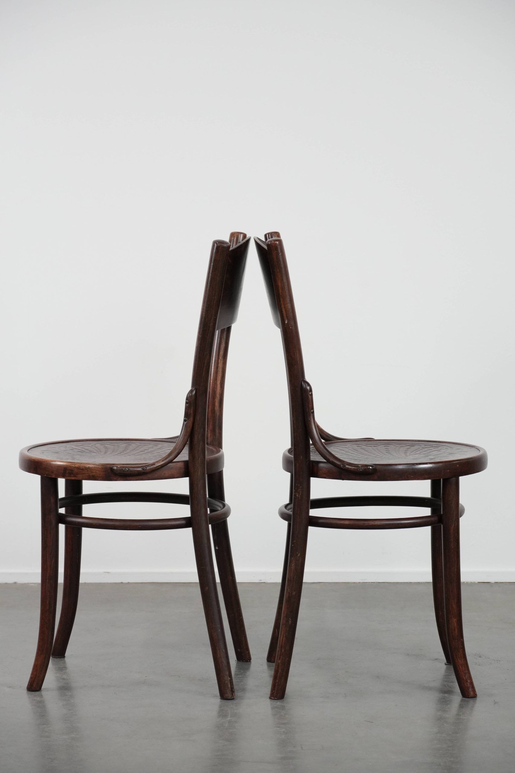 Set of five vintage wooden Cosmos bistro design chairs with stunning detail
