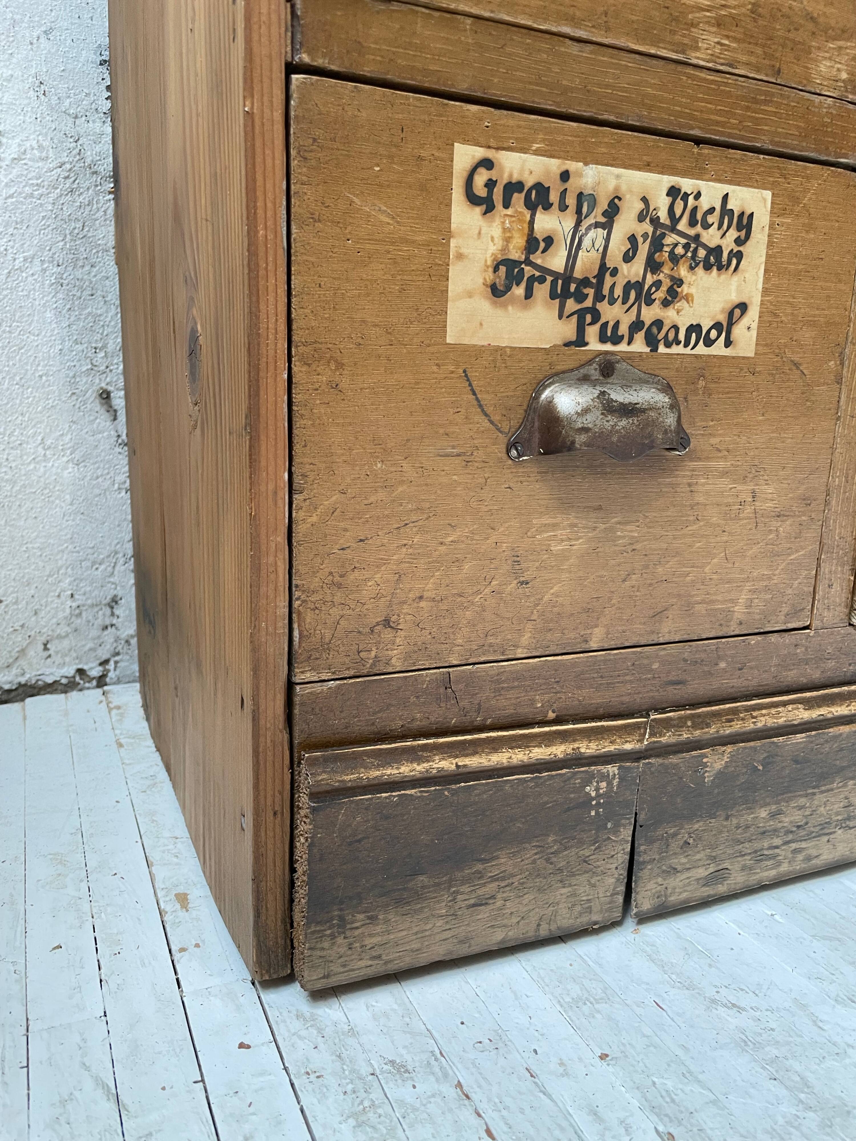 Meuble de métier à tiroirs pharmacie XIXème