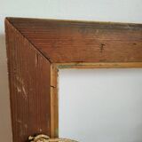 Frame with channels in wood and gilded stucco