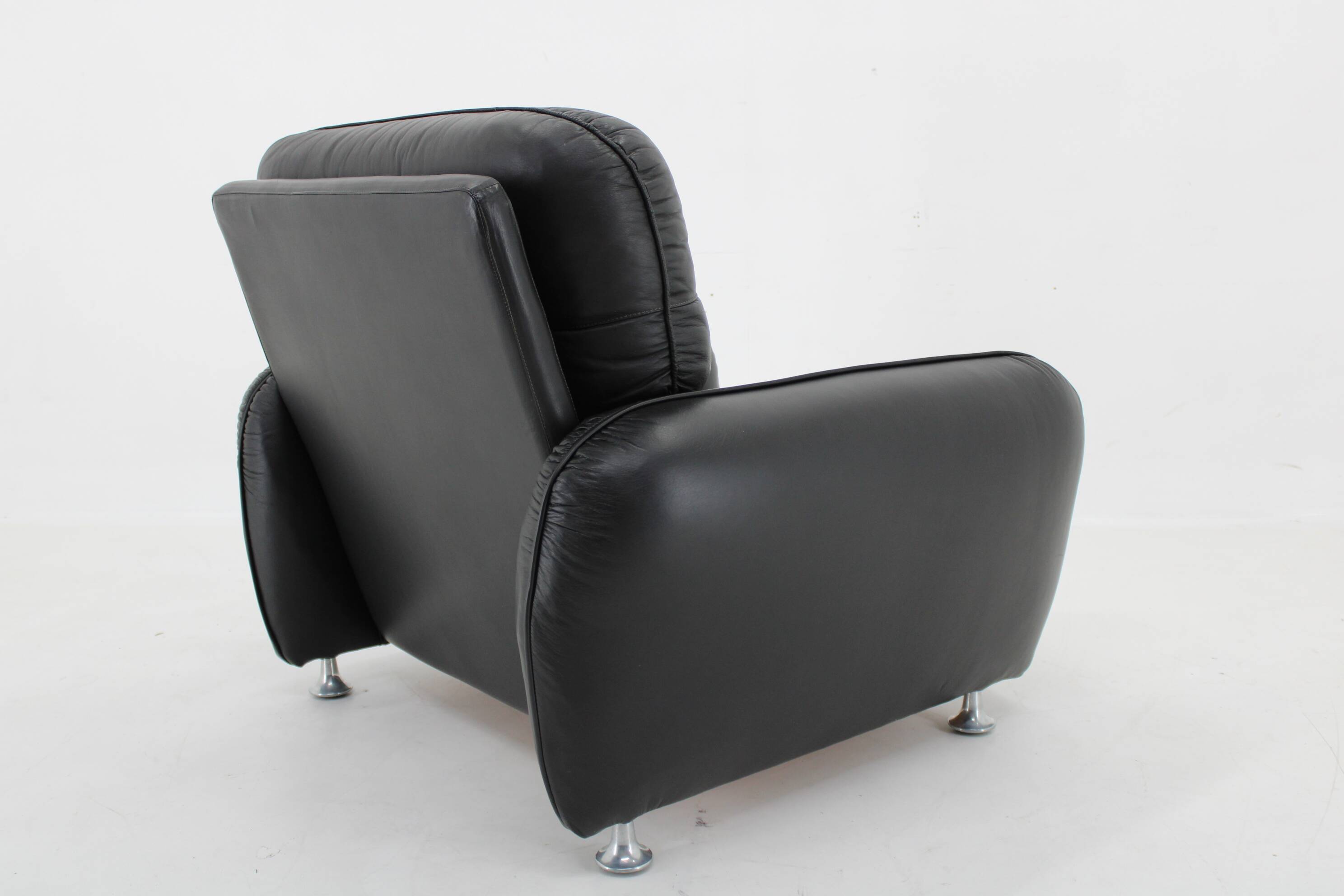 1970s Armchair in Black Leather, Italy