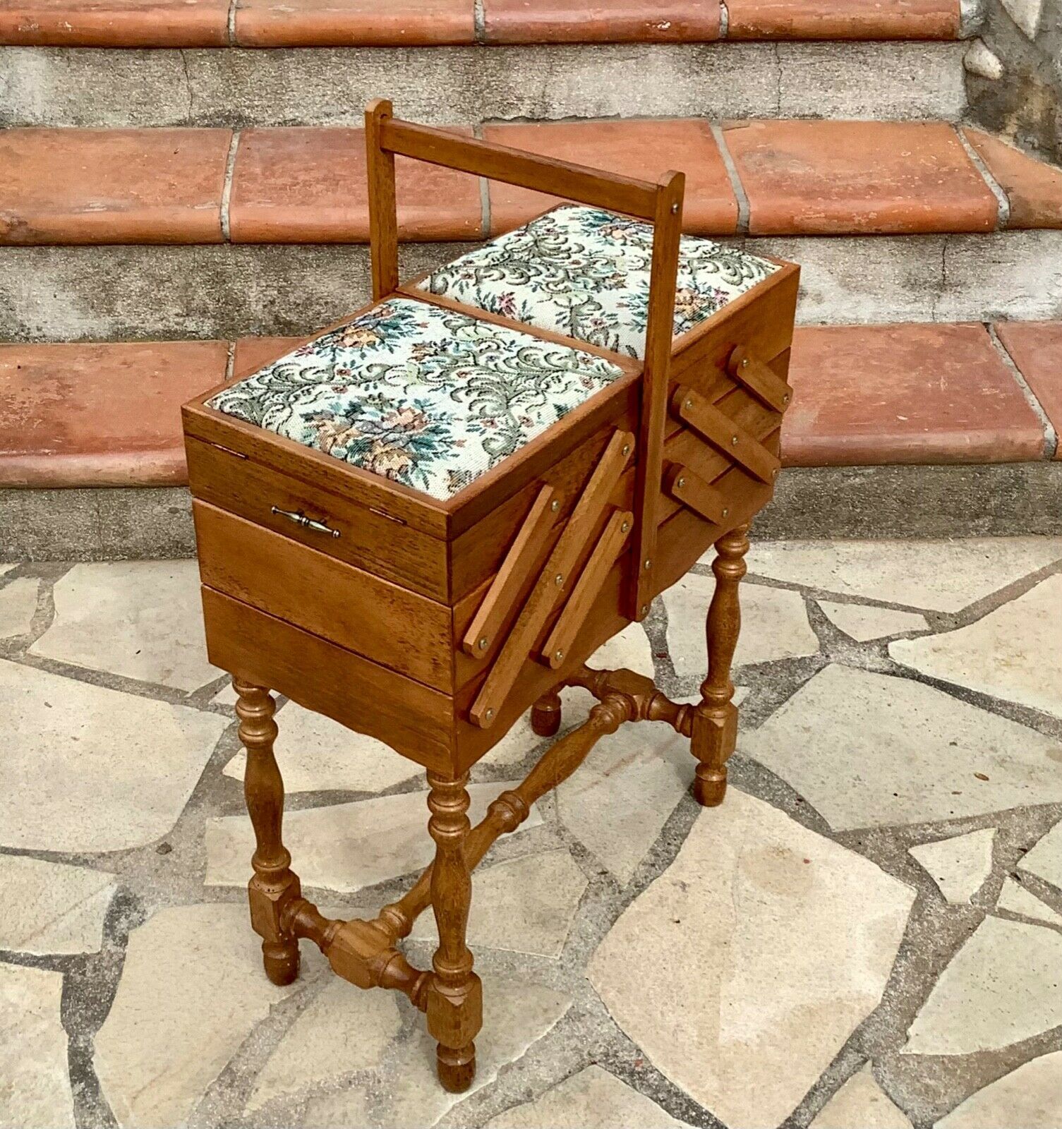 Meuble de couturière ancien