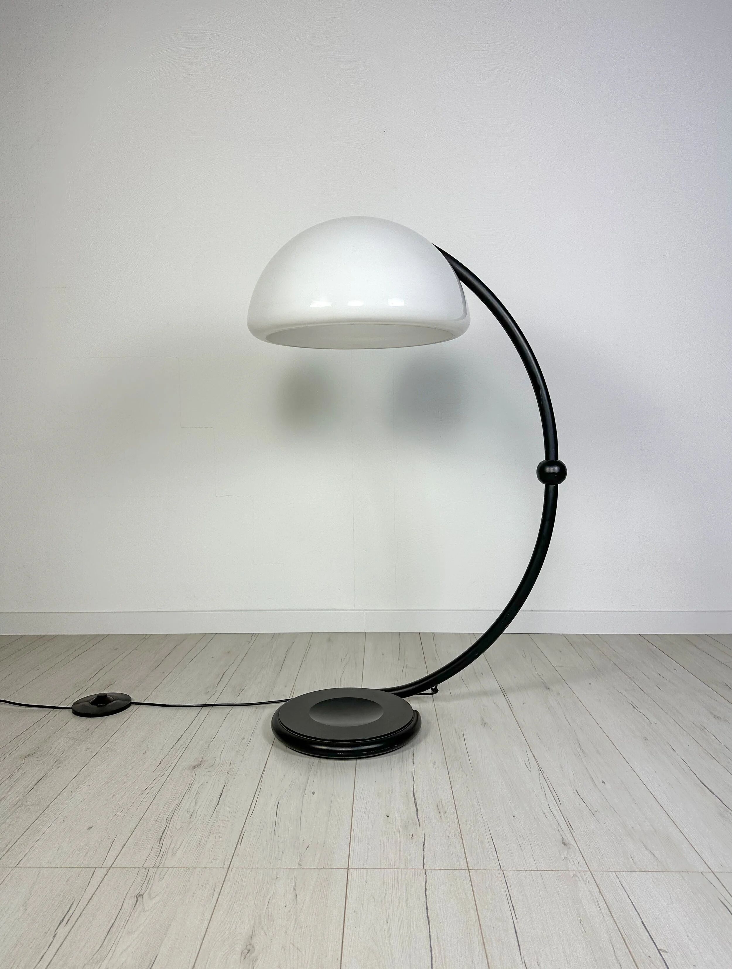 60s vintage black Serpente floor lamp by Elio Martinelli for Martinelli Luce