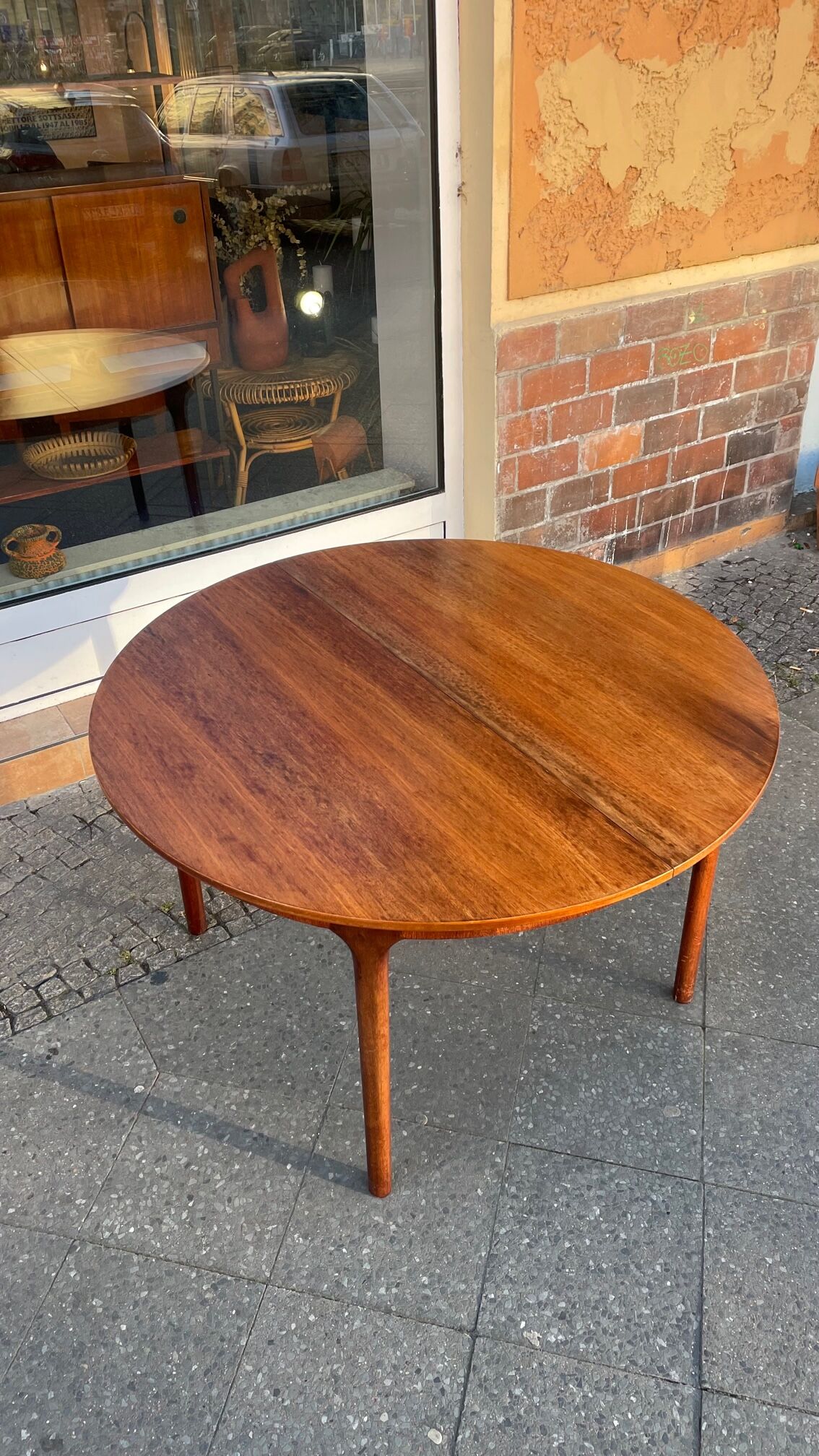 Round Extendable Dining Table McIntosh Edition 1960s Rosewood