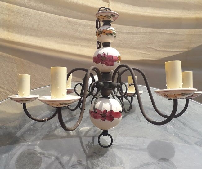 Wrought iron chandelier and painted earthenware, 6 branches