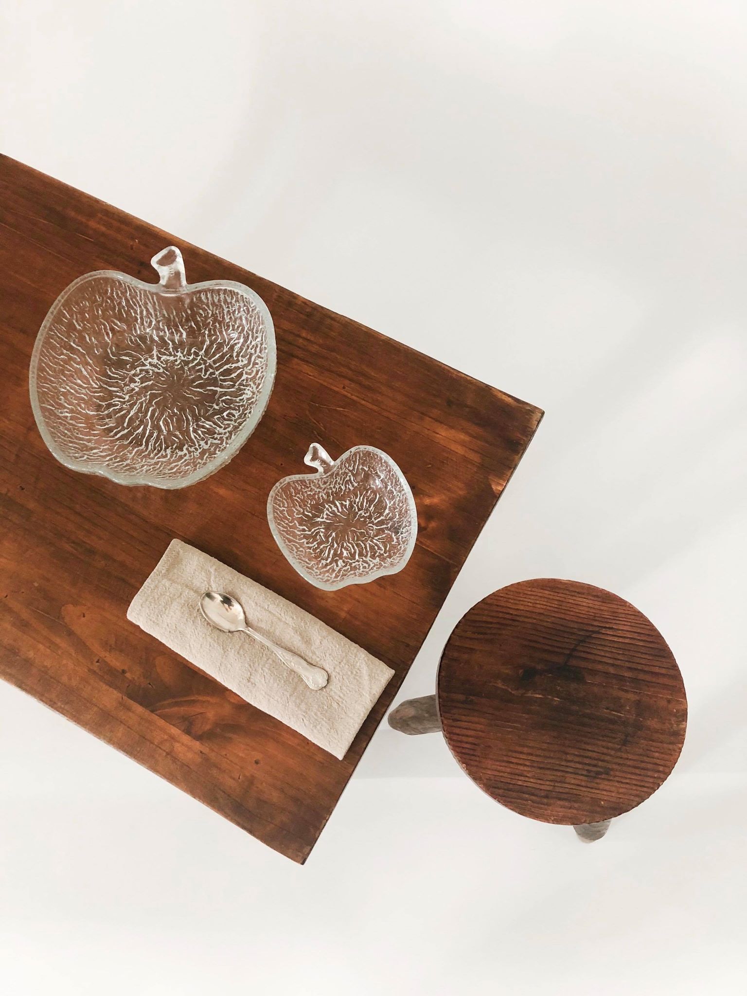 Dessert service apple salad and 6 cups