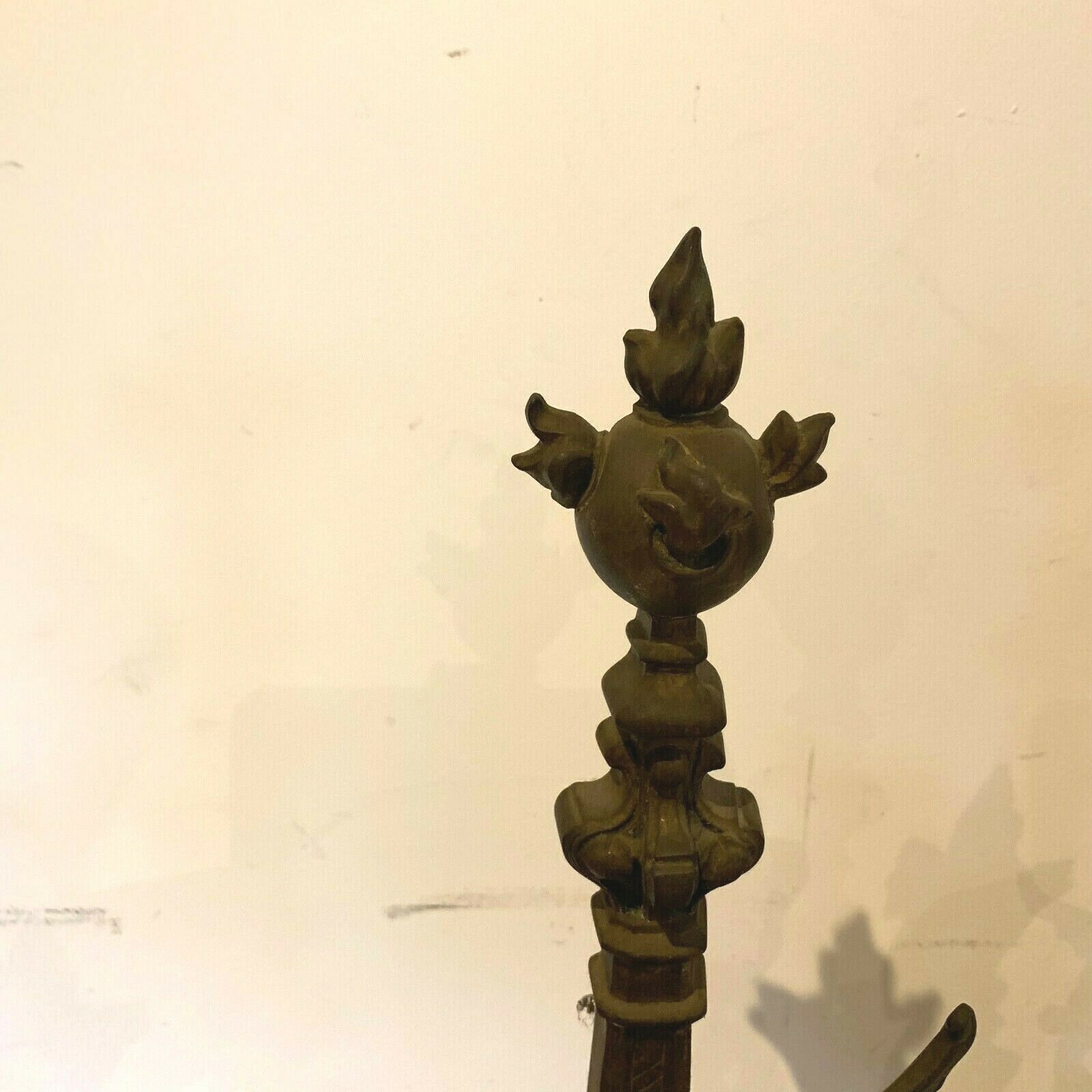 Paire de chenets en bronze ciselé a décor de dragons XIX siècle