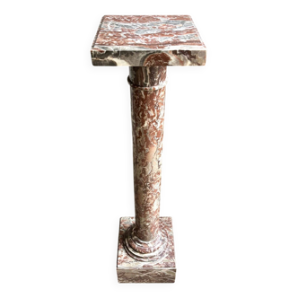 Colonne en marbre rouge