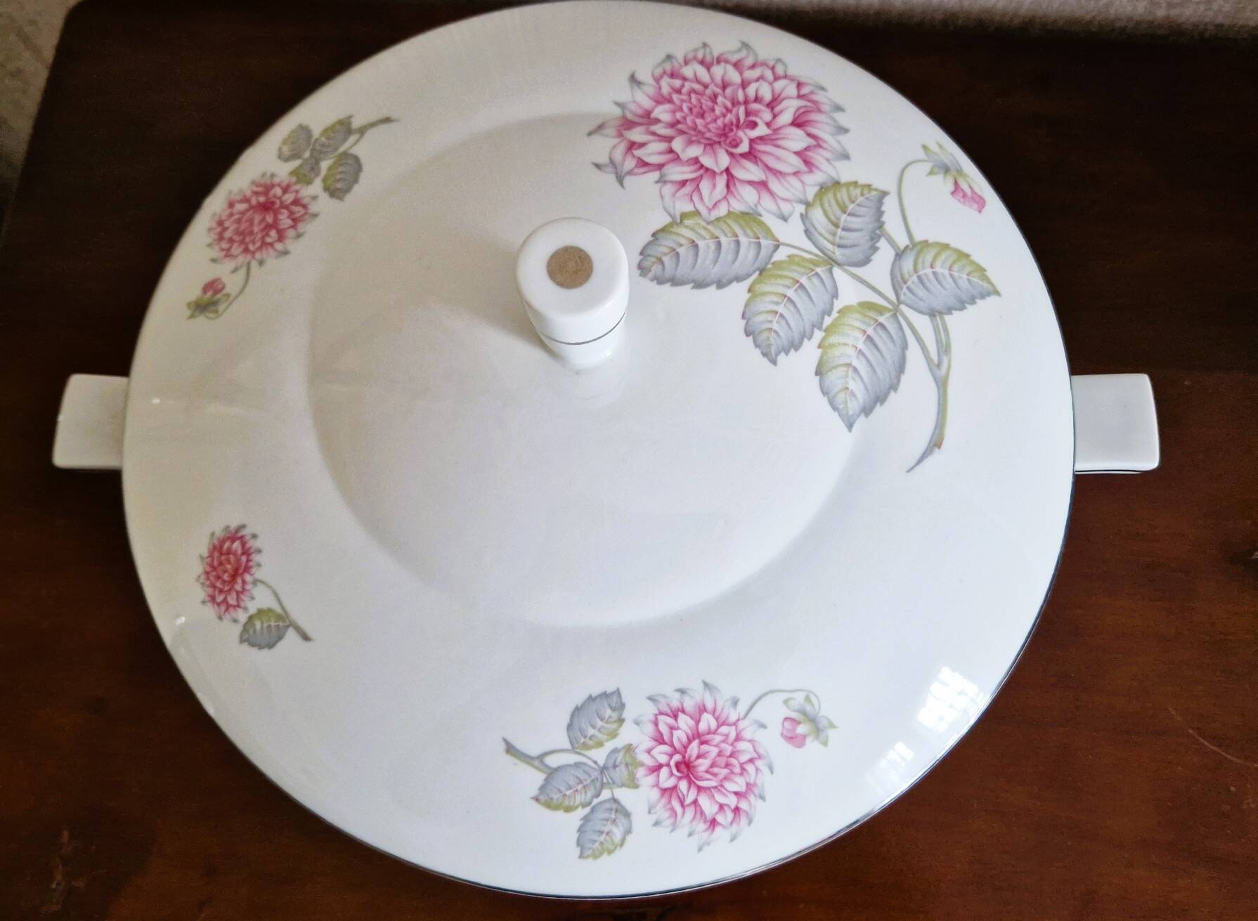White porcelain soup tureen by Haviland with Dahlia patterns.