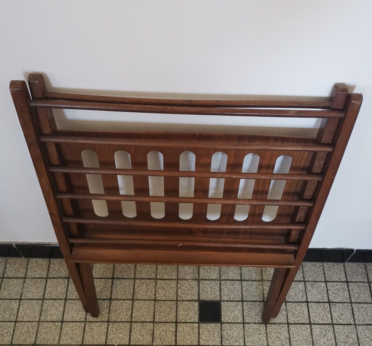 Scandinavian magazine door in folding wood Cees Braakman