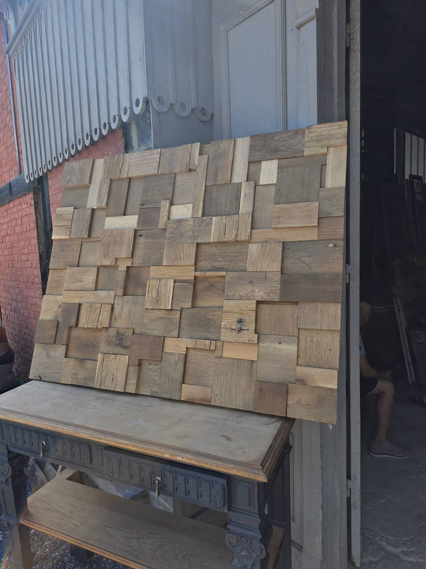 Decorative wall panel in solid oak