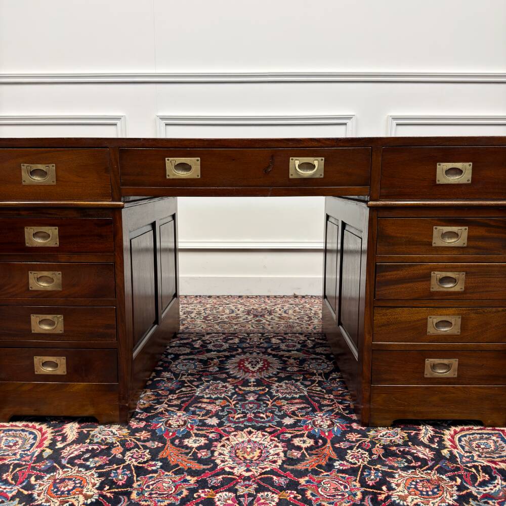 Bureau anglais classique avec cuir noir