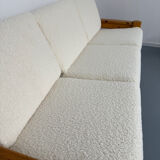 Canapé en pin massif et bouclette design scandinave des années 70