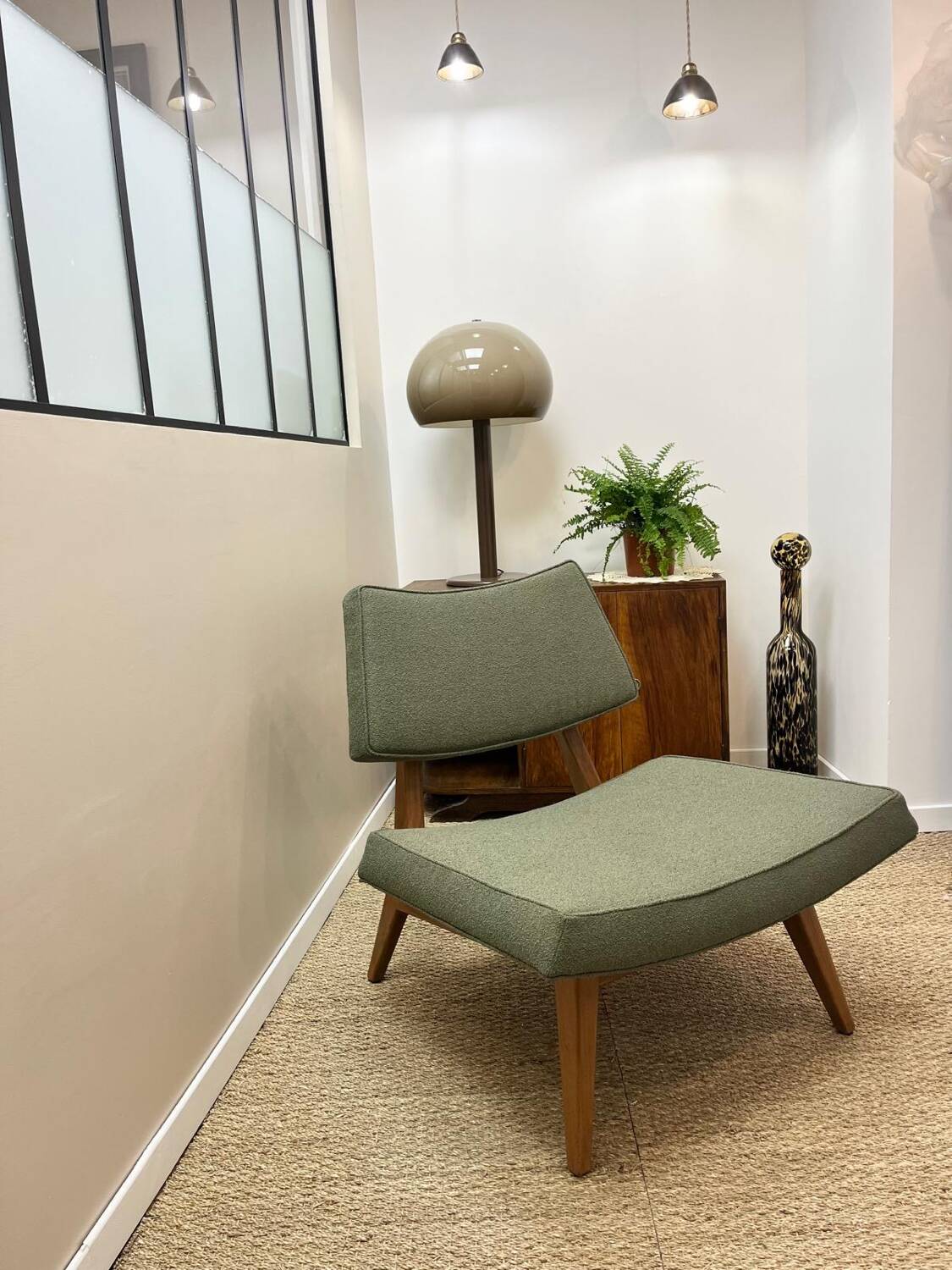 Vintage armchair attributed to Jens Risom, solid wood and fabric.