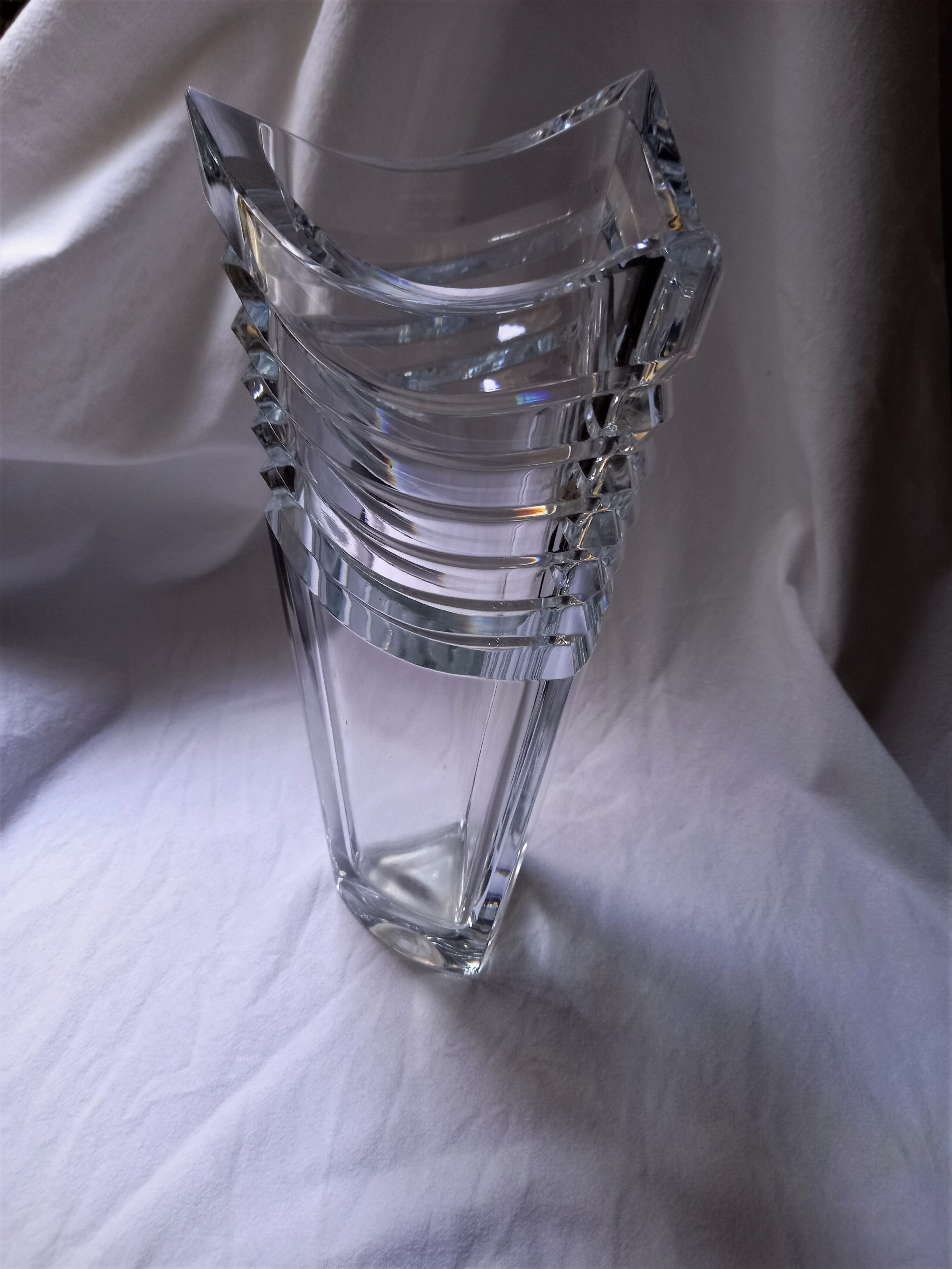Vase en cristal taillé style art déco