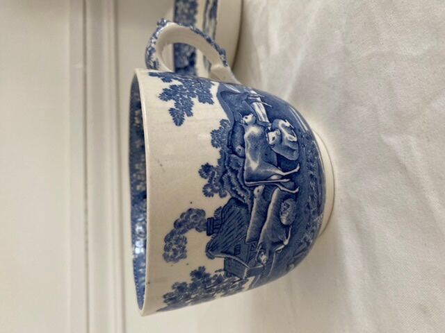 Tasse et soucoupe en porcelaine anglaise