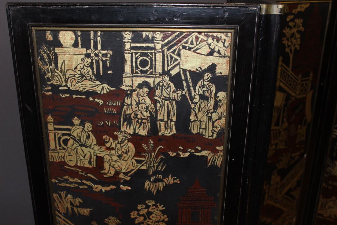 Screen with Japanese decor and black lacquer